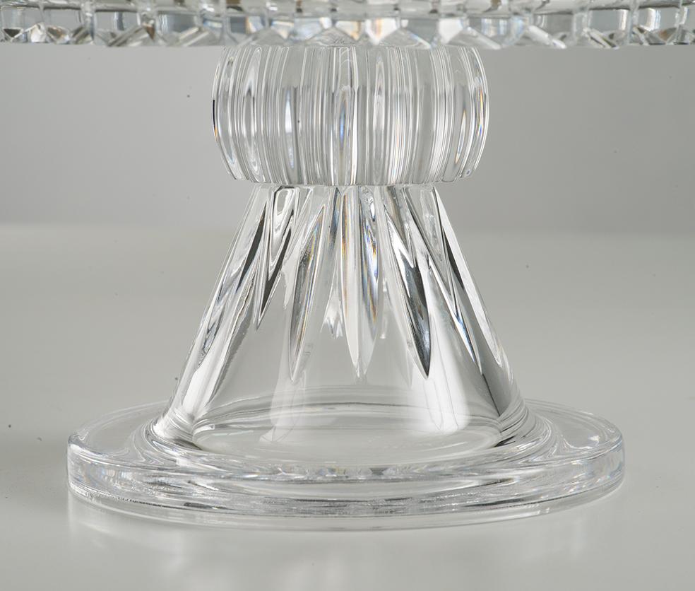 Centre de table en cristal clair sculpté à la main du 21ème siècle avec cadre en argent925 (gr 185). 
Ce centre de table est une édition limitée, nous n'avons que quelques pièces. Il est particulièrement sculpté à la main et le cadre est en argent
