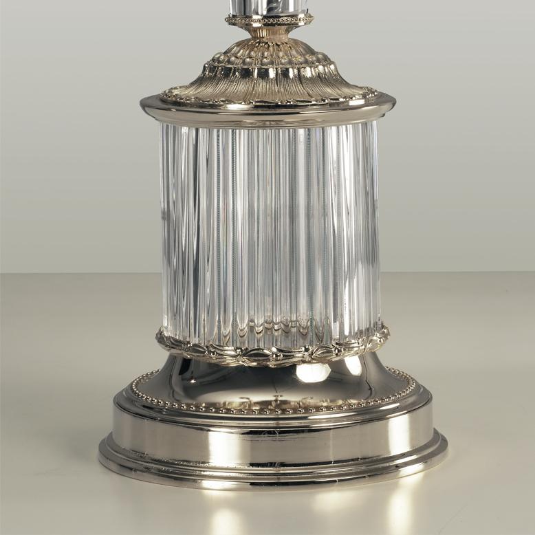 Siglo XXI, Candelabro de cristal transparente tallado a mano y bronce plateado Luis XVI en venta