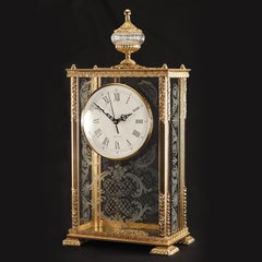 Orologio in vetro trasparente e bronzo dorato intagliato a mano del 21° secolo