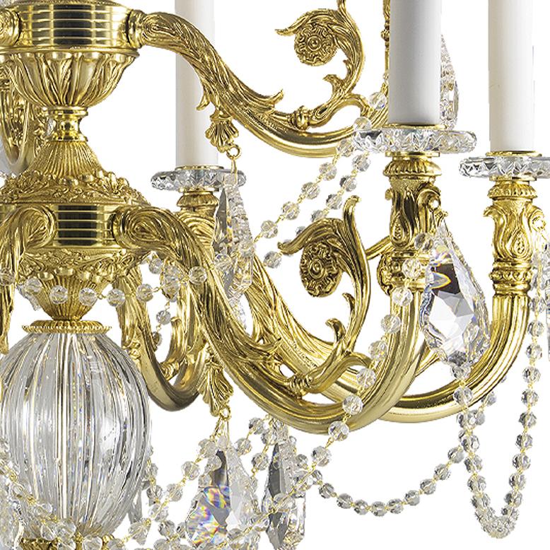 Louis XVI Lampe de table du XXIe siècle en cristal et bronze sculptés à la main dans le style Luigi XVI en vente