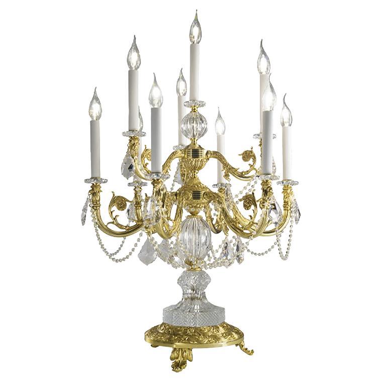 Lampada da tavolo in cristallo e bronzo intagliato a mano del XXI secolo in stile Luigi XVI