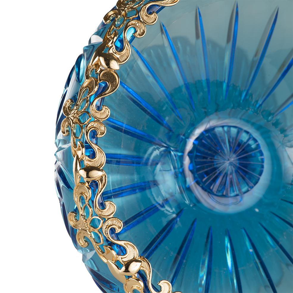 italien 21e siècle, bol en cristal turquoise et or sculpté à la main de style classique en vente