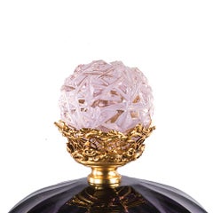 Siglo XXI, Caja de bronce y cristal amarillo y rosa tallada a mano