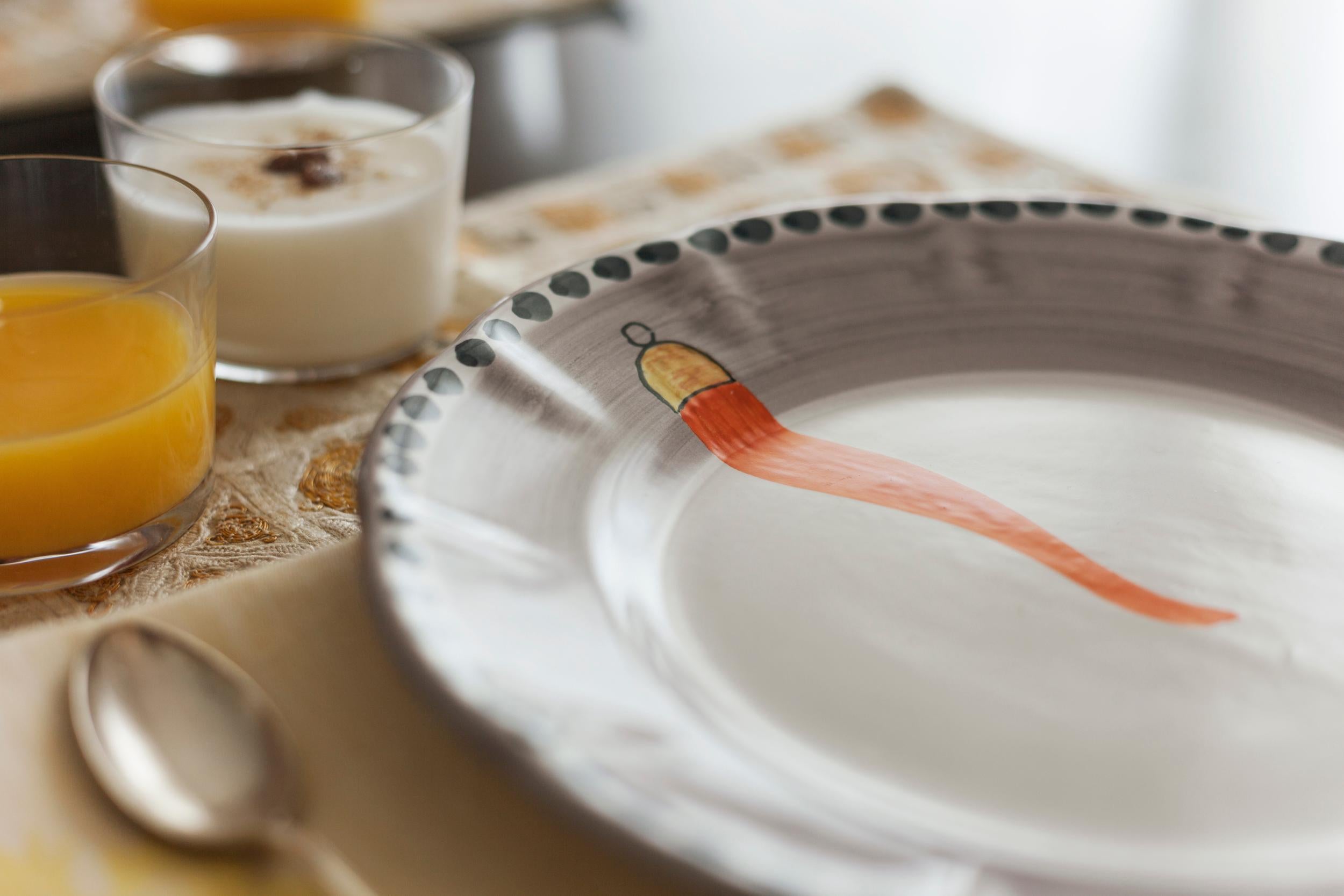 21st Century Hand Painted Ceramic 6 Dinner Plates in Orange and White Handmade In New Condition For Sale In Milan, IT
