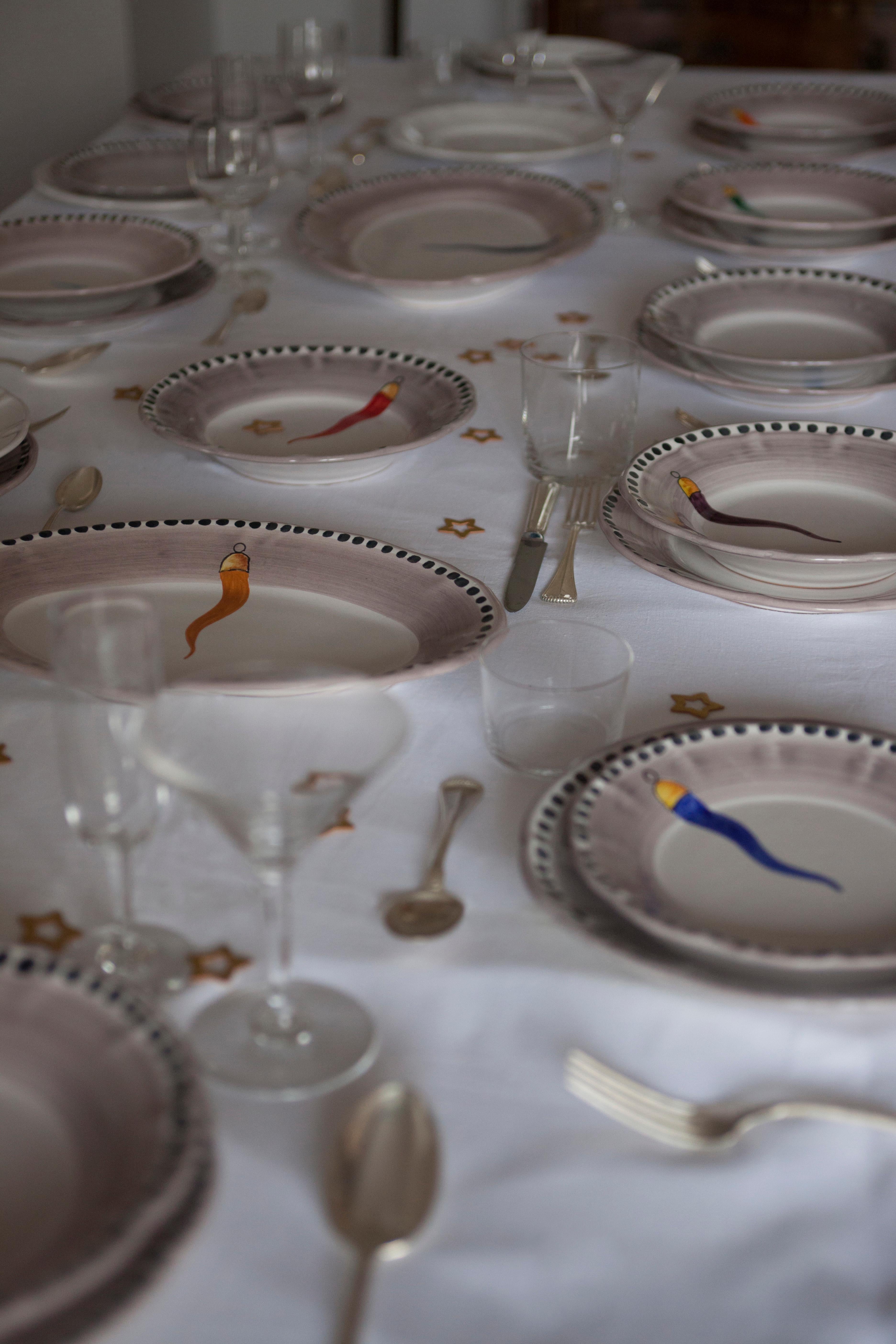 Assiette latérale en céramique Vietri du 21e siècle en blanc violet, fabriquée à la main en Italie en vente 3