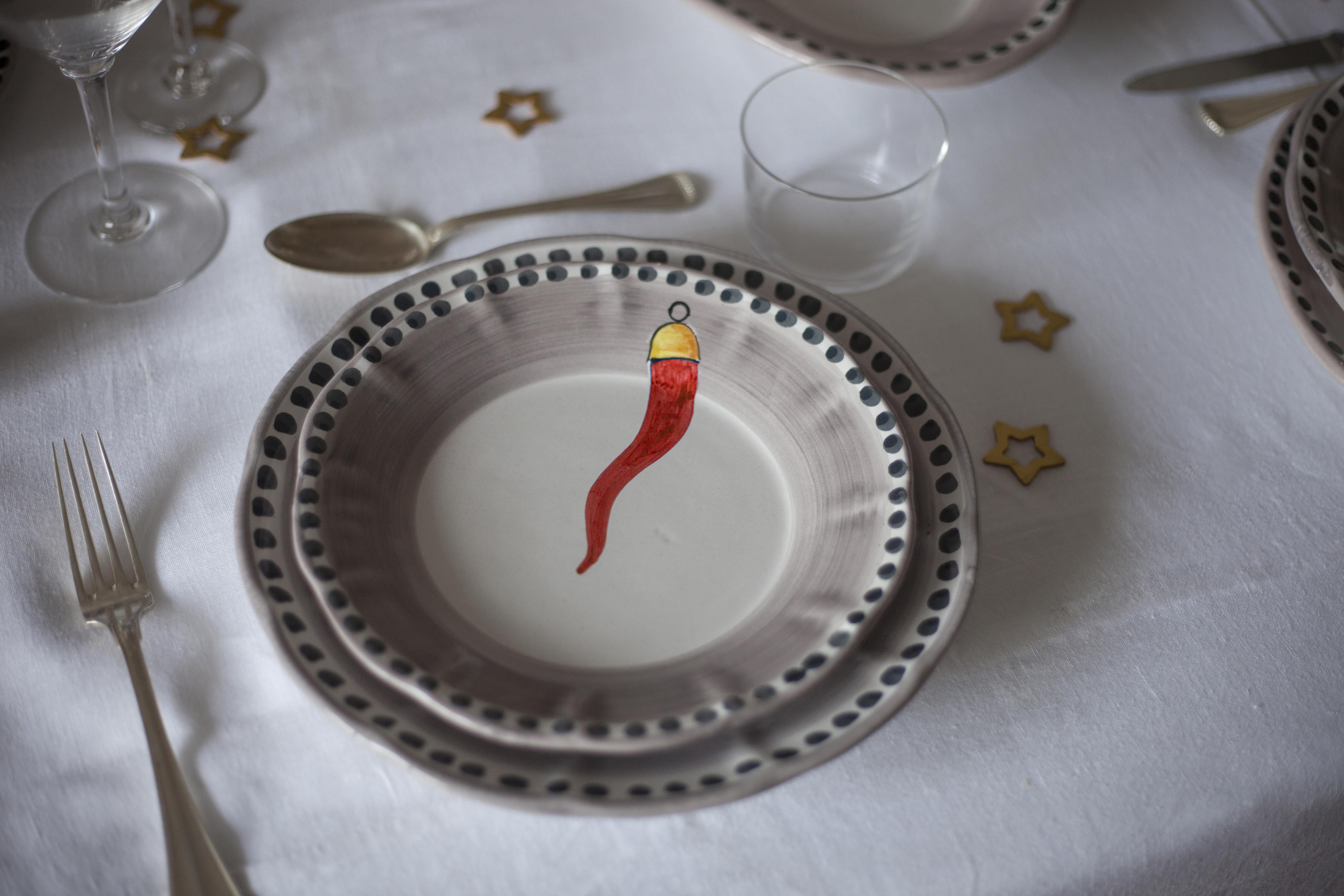Italian 21st Century Hand Painted Ceramic 6 Side Plate in Red and White Made in Italy  For Sale