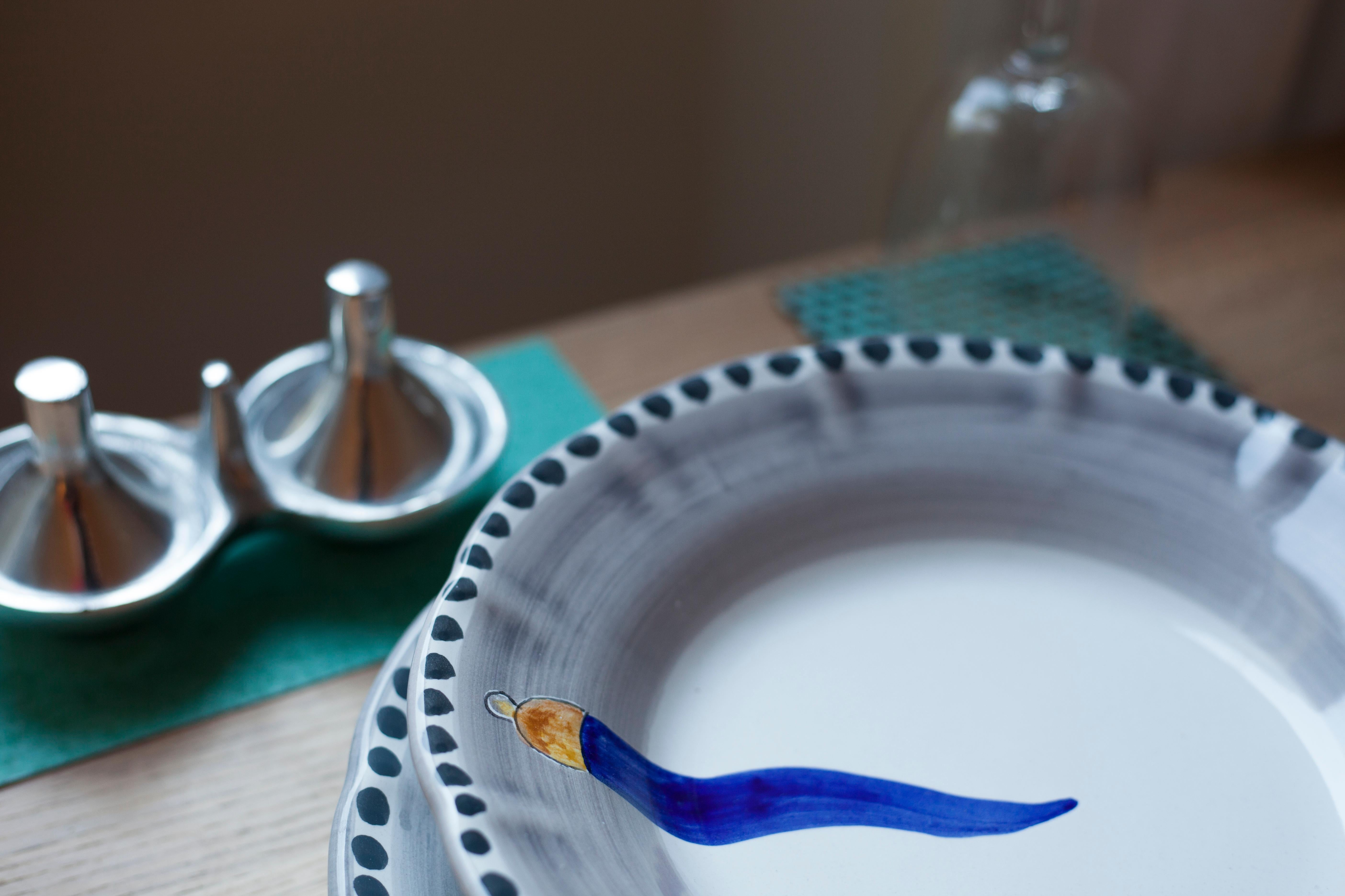 XXIe siècle et contemporain Assiette à soupe en céramique Vietri du 21e siècle peinte à la main, bleue et blanche, fabriquée en Italie en vente