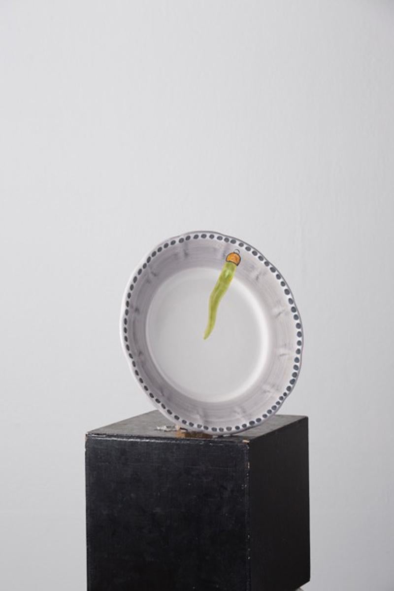 italien Assiette latérale en céramique peinte à la main du 21e siècle en vert et blanc, faite à la main en vente