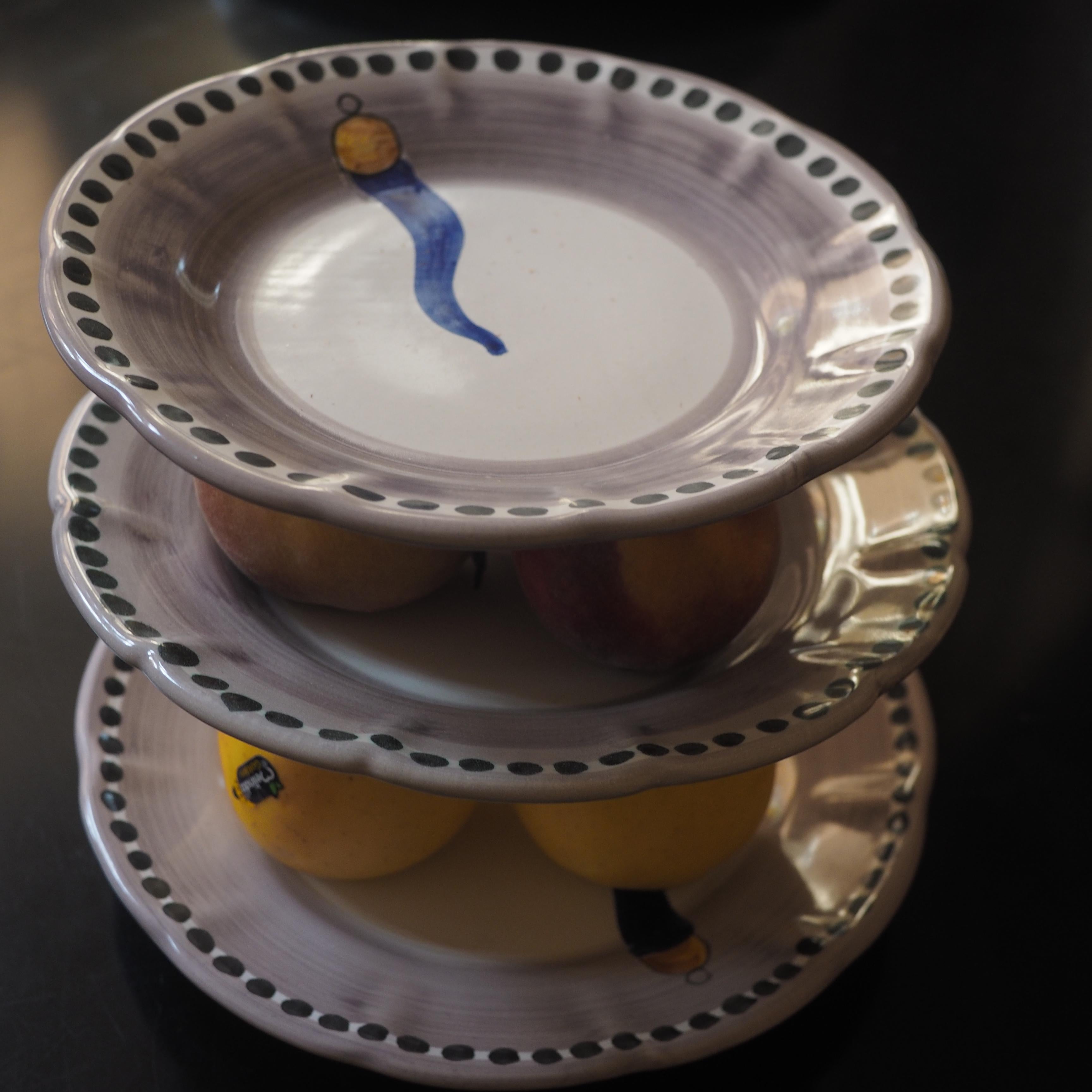 italien Assiette à soupe en céramique peinte à la main du 21e siècle en bleu et blanc, faite à la main en vente