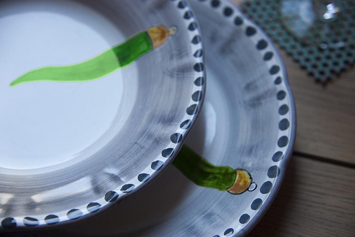 XXIe siècle et contemporain Assiette à soupe en céramique peinte à la main du 21e siècle en vert et blanc, faite à la main en vente