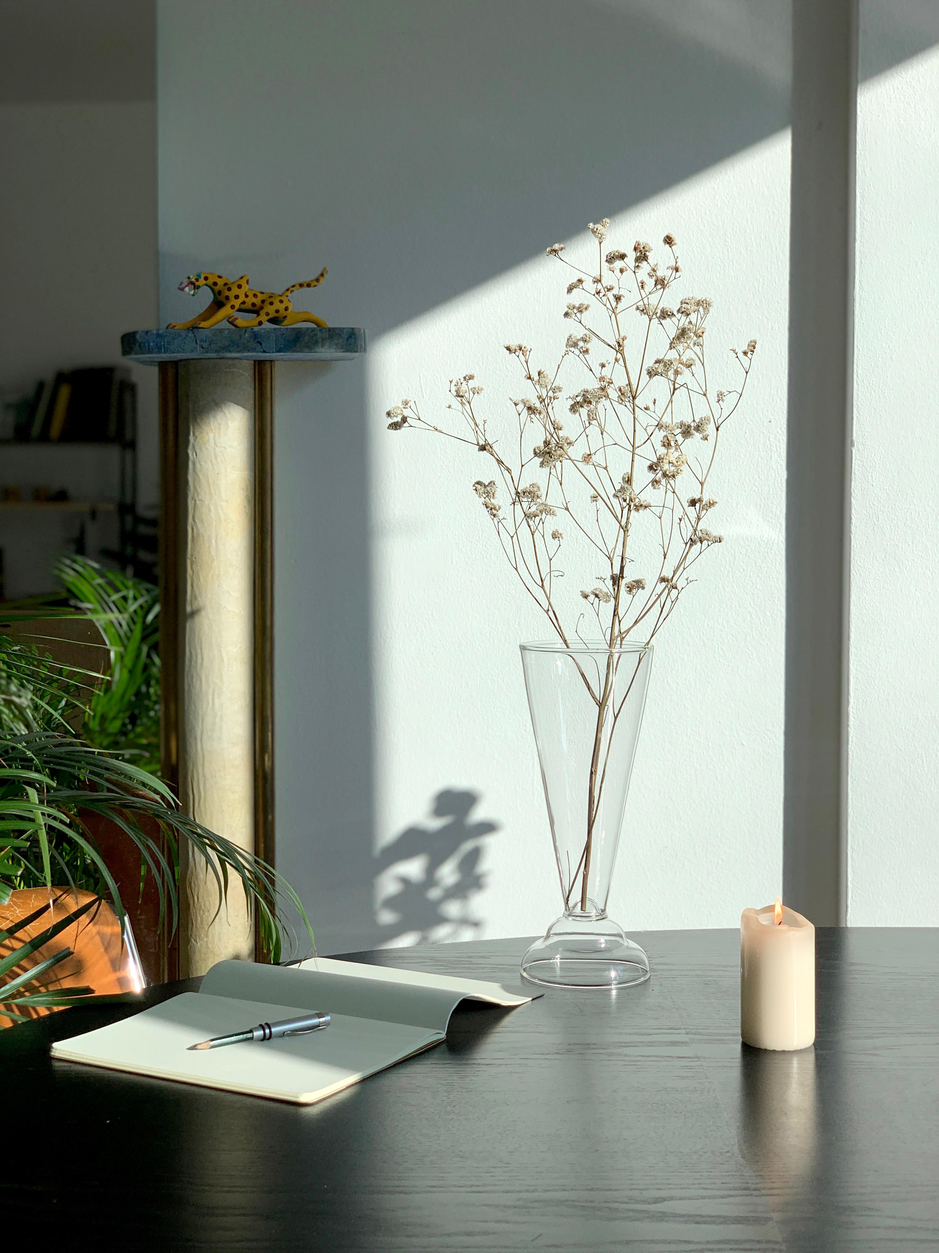 vase en verre contemporain du 21e siècle, fabriqué à la main en Italie par Ilaria Bianchi. Il fait partie de la collection Le Coppe, qui comprend également d'autres beaux verres à vin, à eau, etc.

Le vase Le Coppe est magistralement soufflé à la