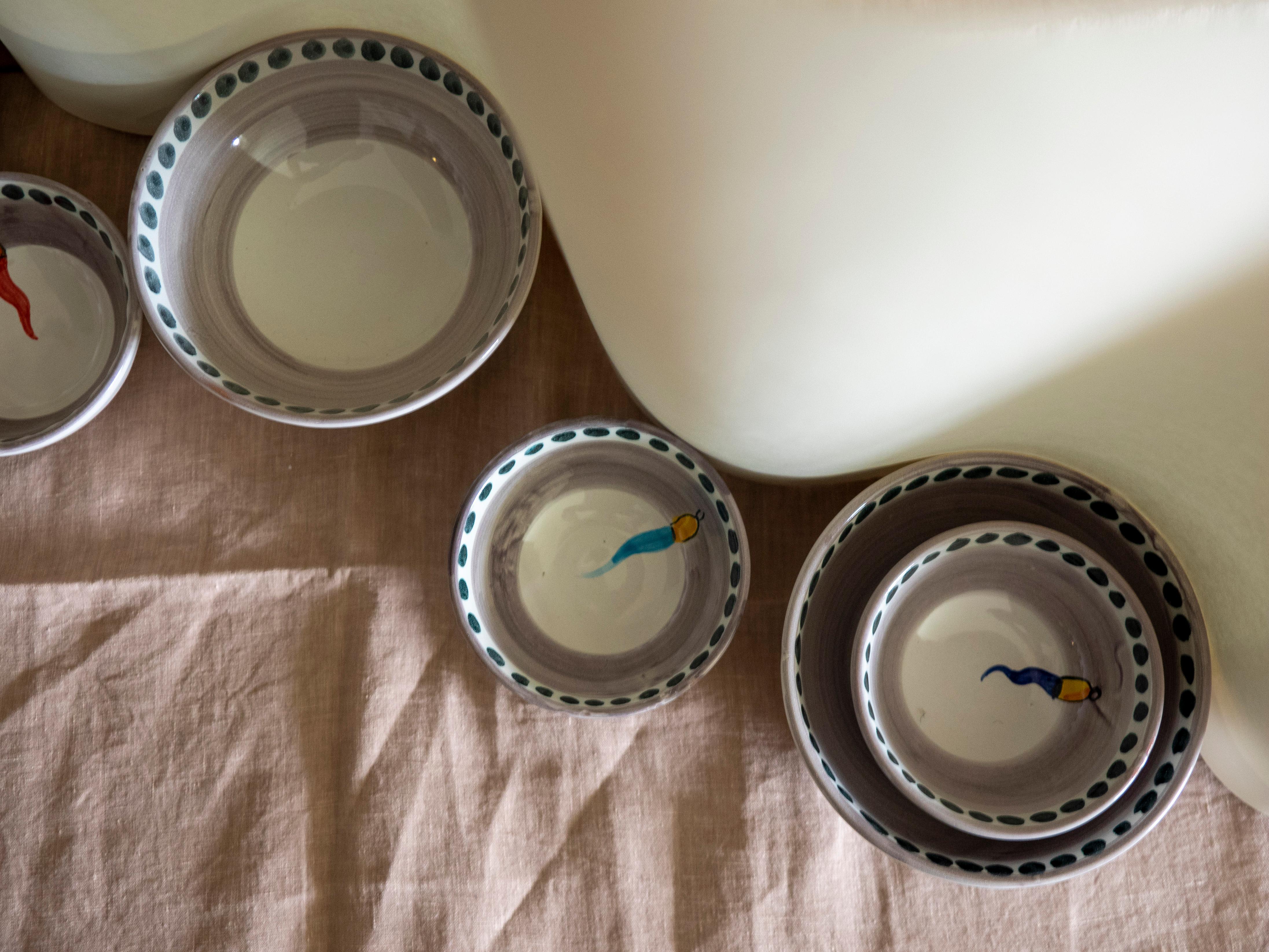 Céramique 18 assiettes en céramique Vietri bleues et blanches du 21e siècle, faites à la main  Fabriquée en Italie  en vente