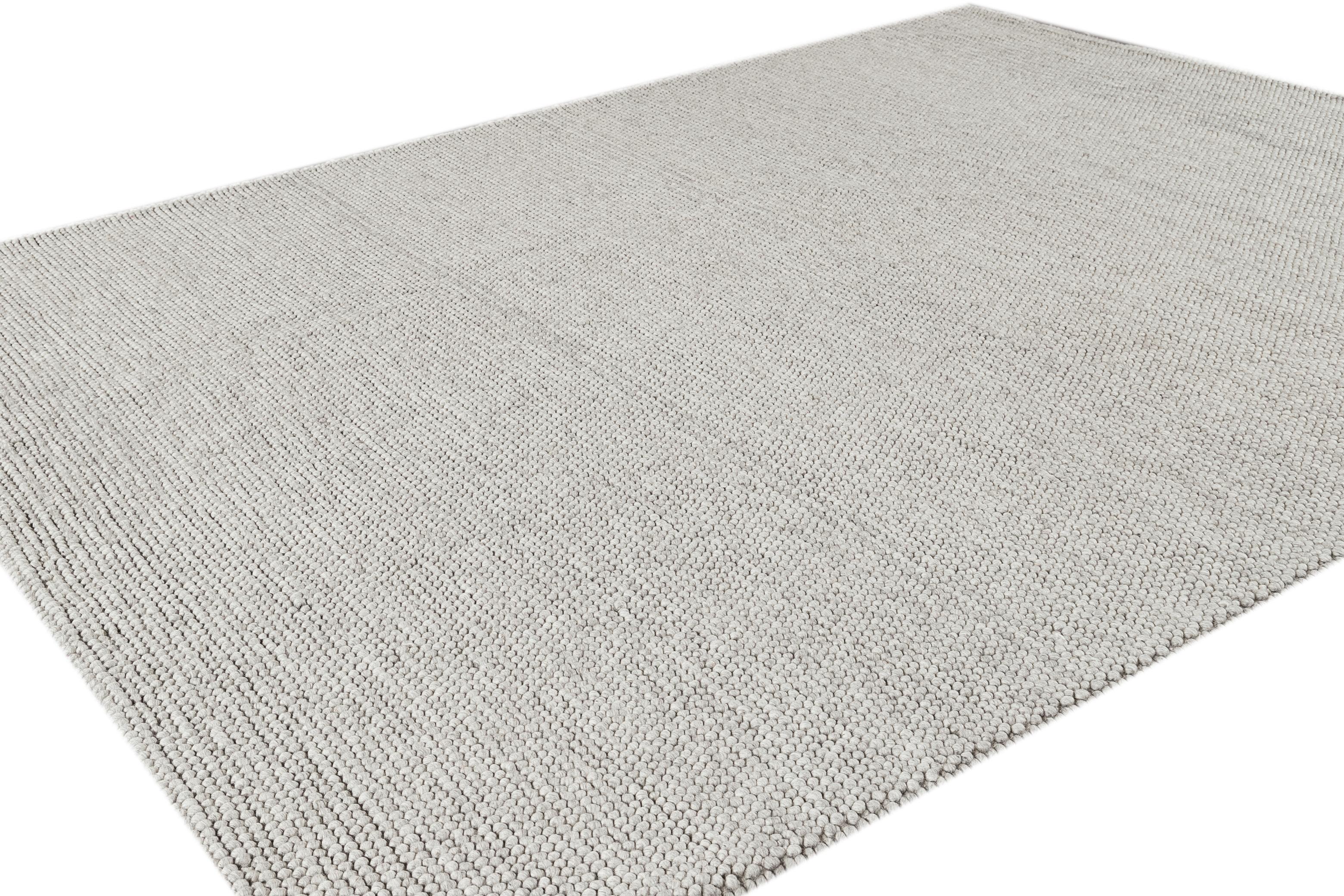 XXI secolo e contemporaneo Tappeto in lana con texture tessuta a mano del 21° secolo in vendita