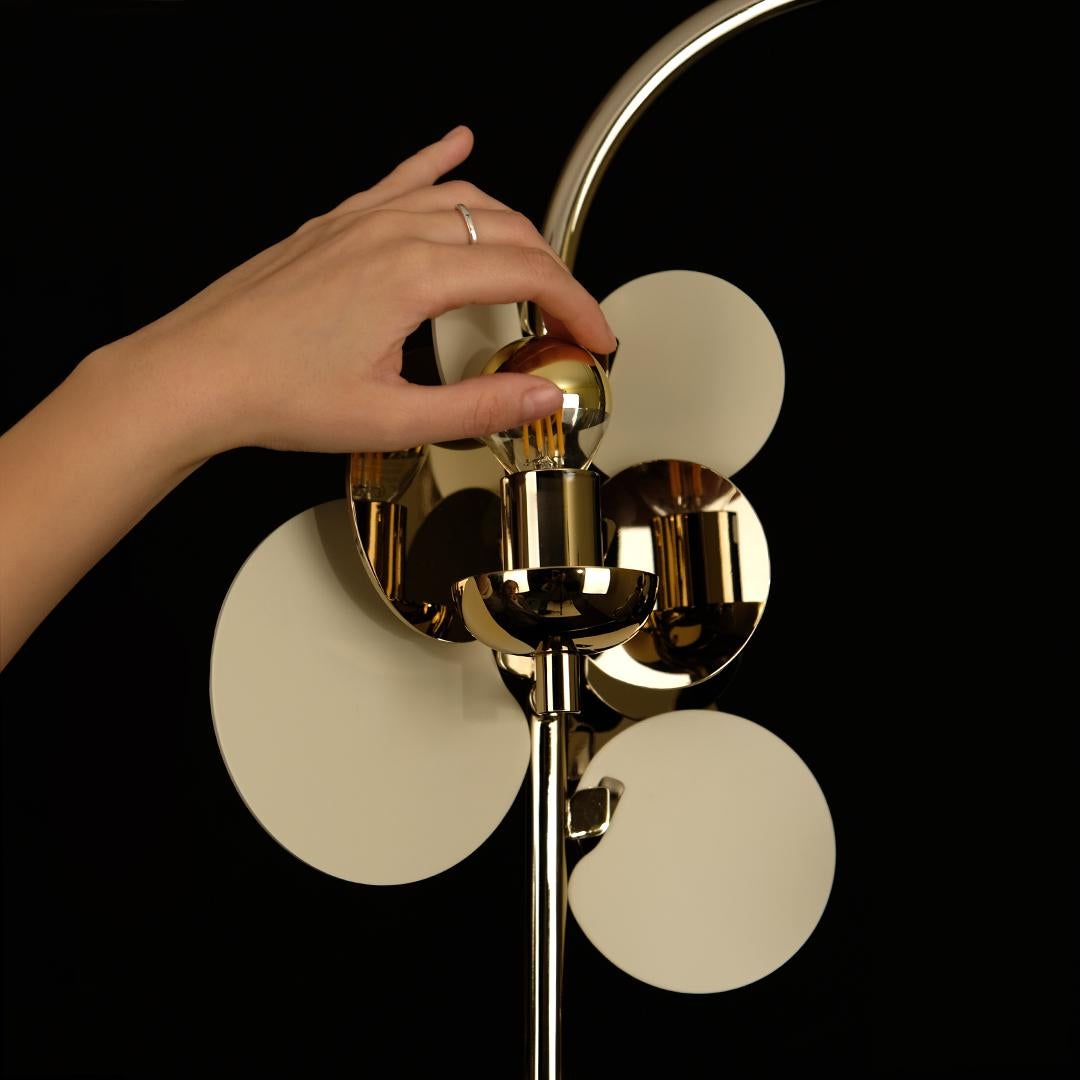 Lampada a sospensione Hera del XXI secolo in ottone realizzata a mano in Portogallo da Creativemary in vendita 2