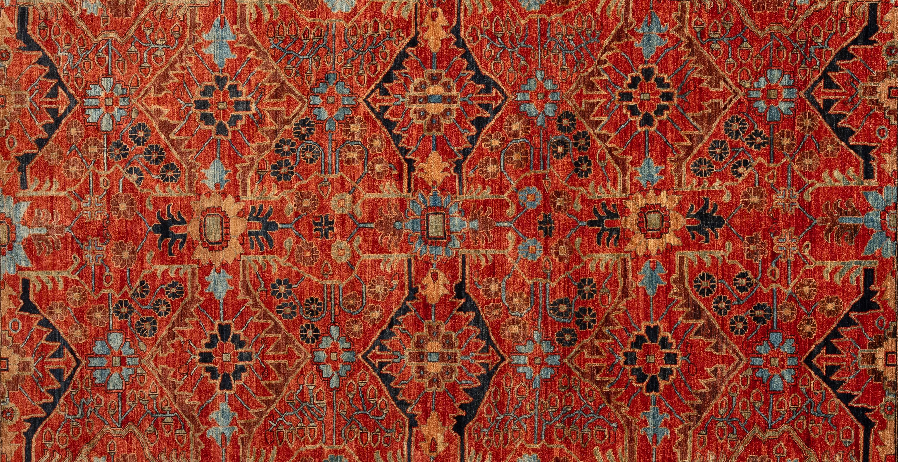  Élevez votre espace grâce à l'élégance intemporelle et au riche héritage culturel incarné par notre exquis tapis Heriz. Fabriqué à la main avec précision et soin par des artisans qualifiés, chaque tapis arbore des motifs géométriques complexes et
