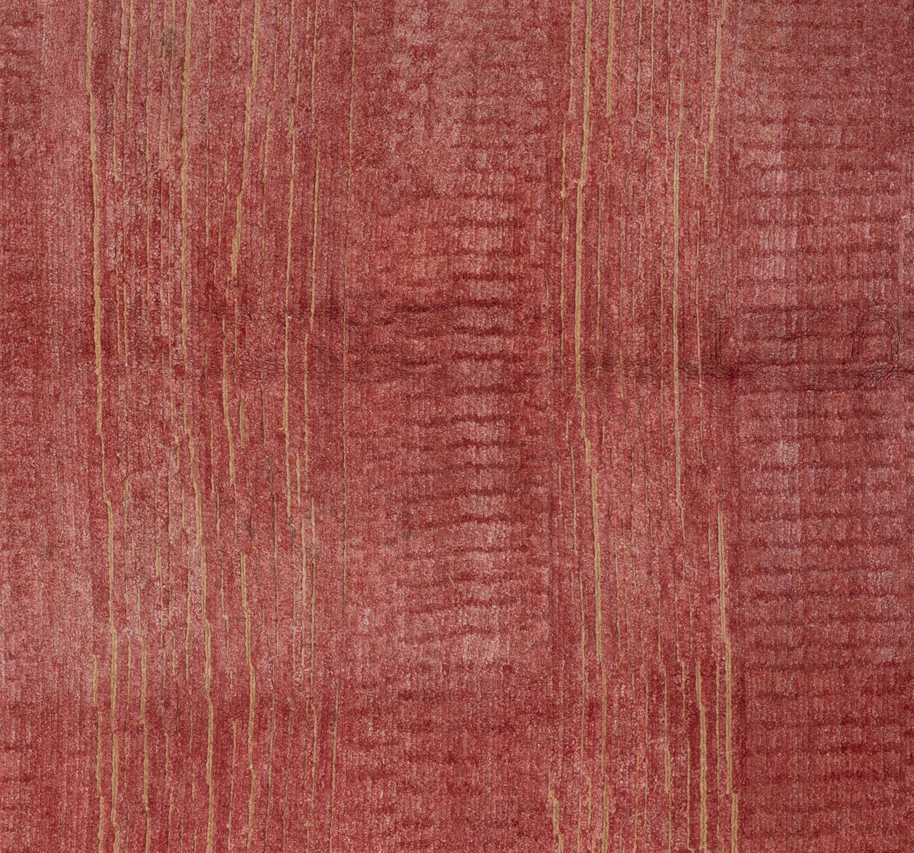 Verschönern Sie Ihr Zuhause mit diesem luxuriösen Herringbone-Wollteppich, der in sorgfältiger Handarbeit in Nepal hergestellt wird. Dieses exquisite Stück ist ein visuell fesselnder Blickfang für jeden Raum. Der von geschickten Kunsthandwerkern