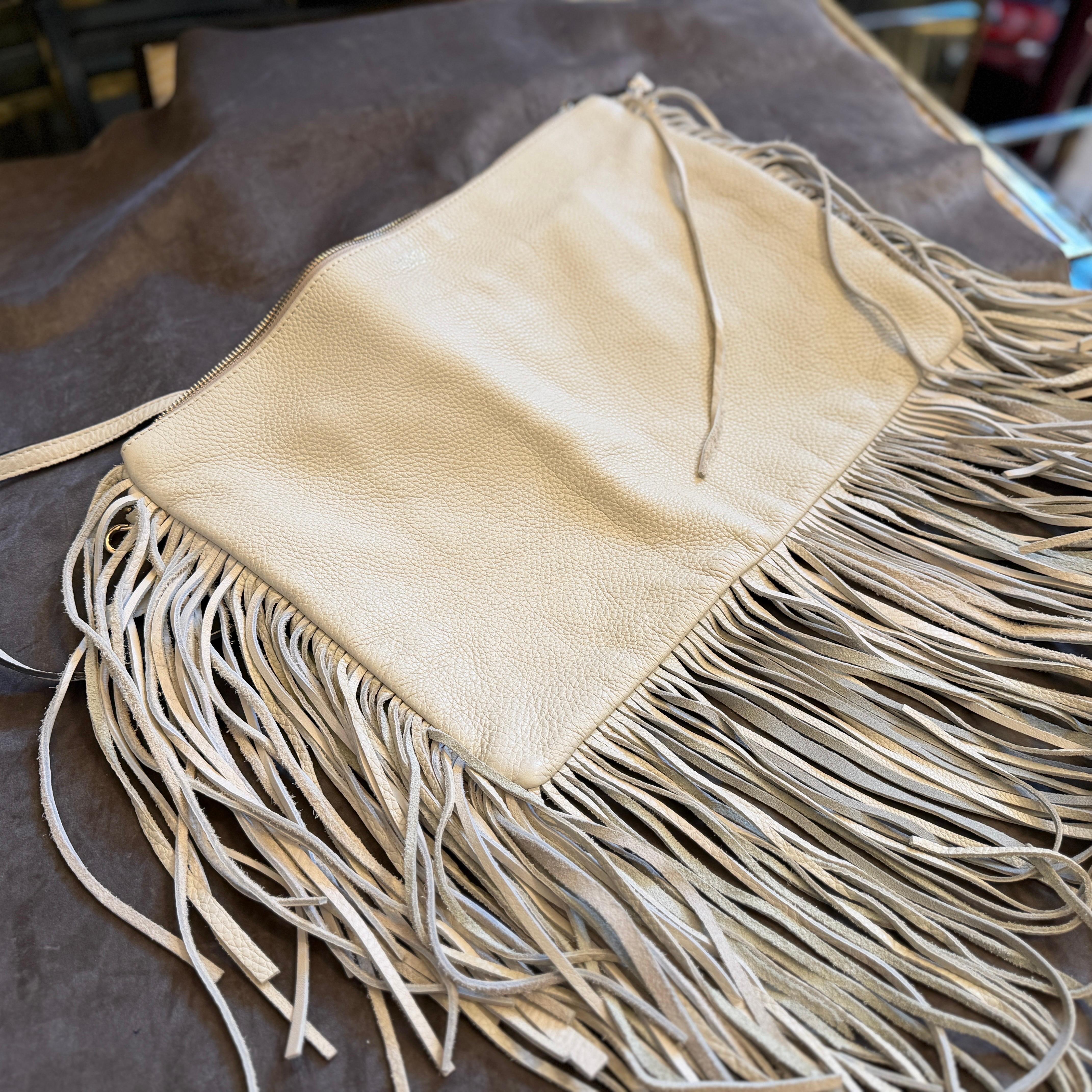 21st Century High Quality Cream Leather Italian Shoulder Bag by Avenue 67 For Sale 11