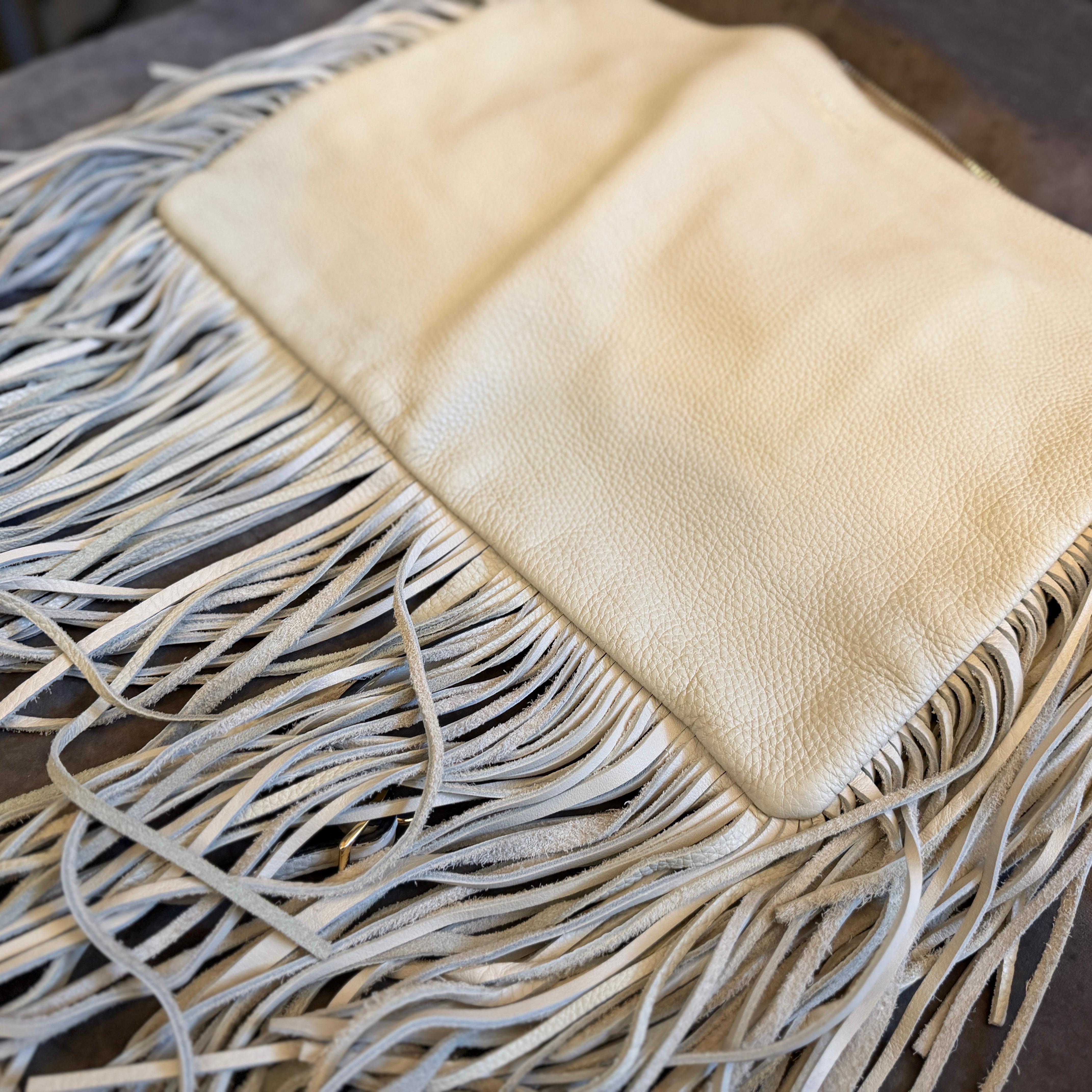 21st Century High Quality Cream Leather Italian Shoulder Bag by Avenue 67 For Sale 13