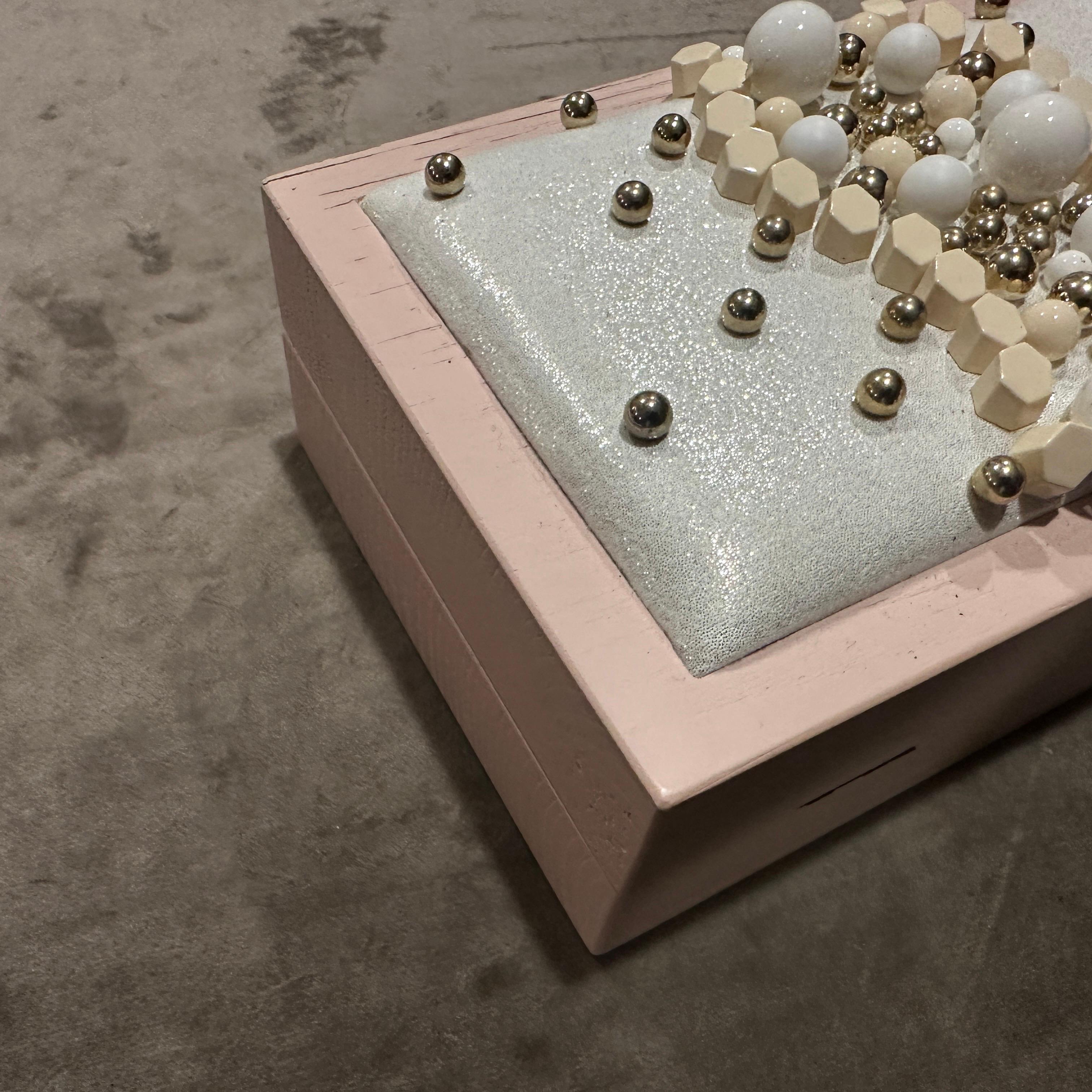 Borsa da sera in pelle bianca e legno rosa del XXI secolo di alta qualità di Laurafed in vendita 9