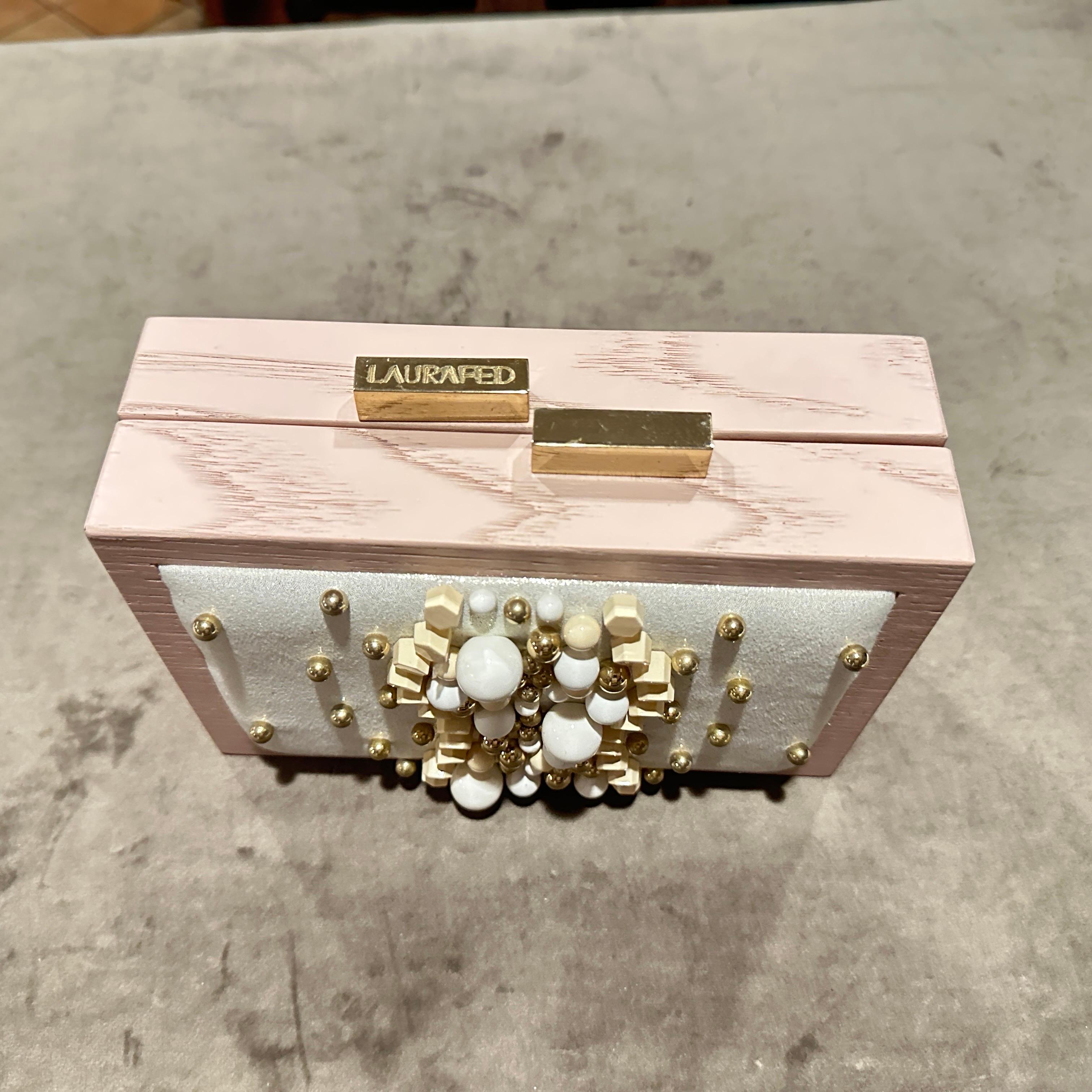 Borsa da sera in pelle bianca e legno rosa del XXI secolo di alta qualità di Laurafed in vendita 10
