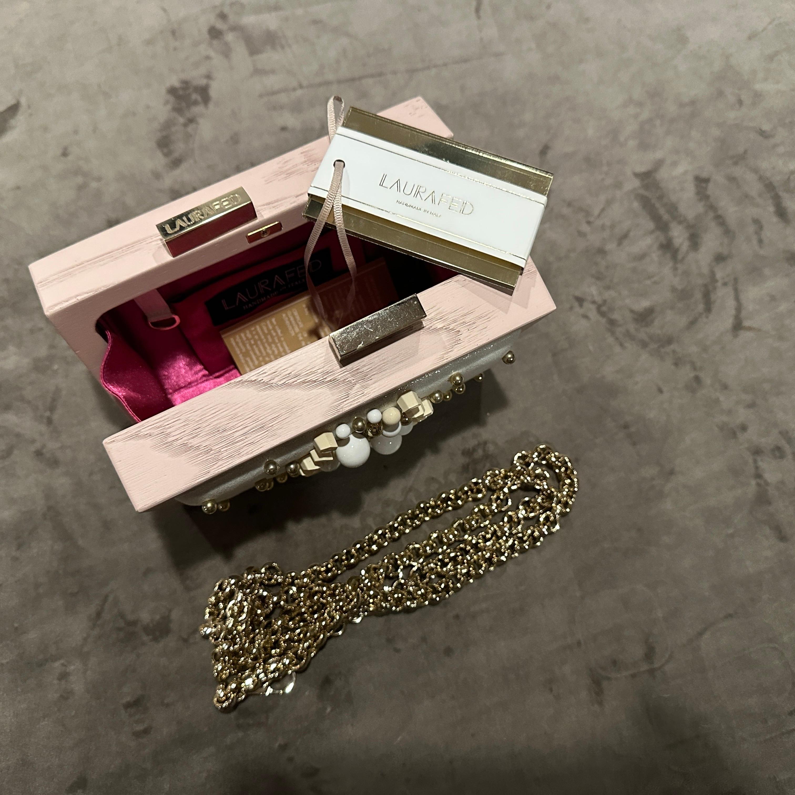 Donna Borsa da sera in pelle bianca e legno rosa del XXI secolo di alta qualità di Laurafed in vendita