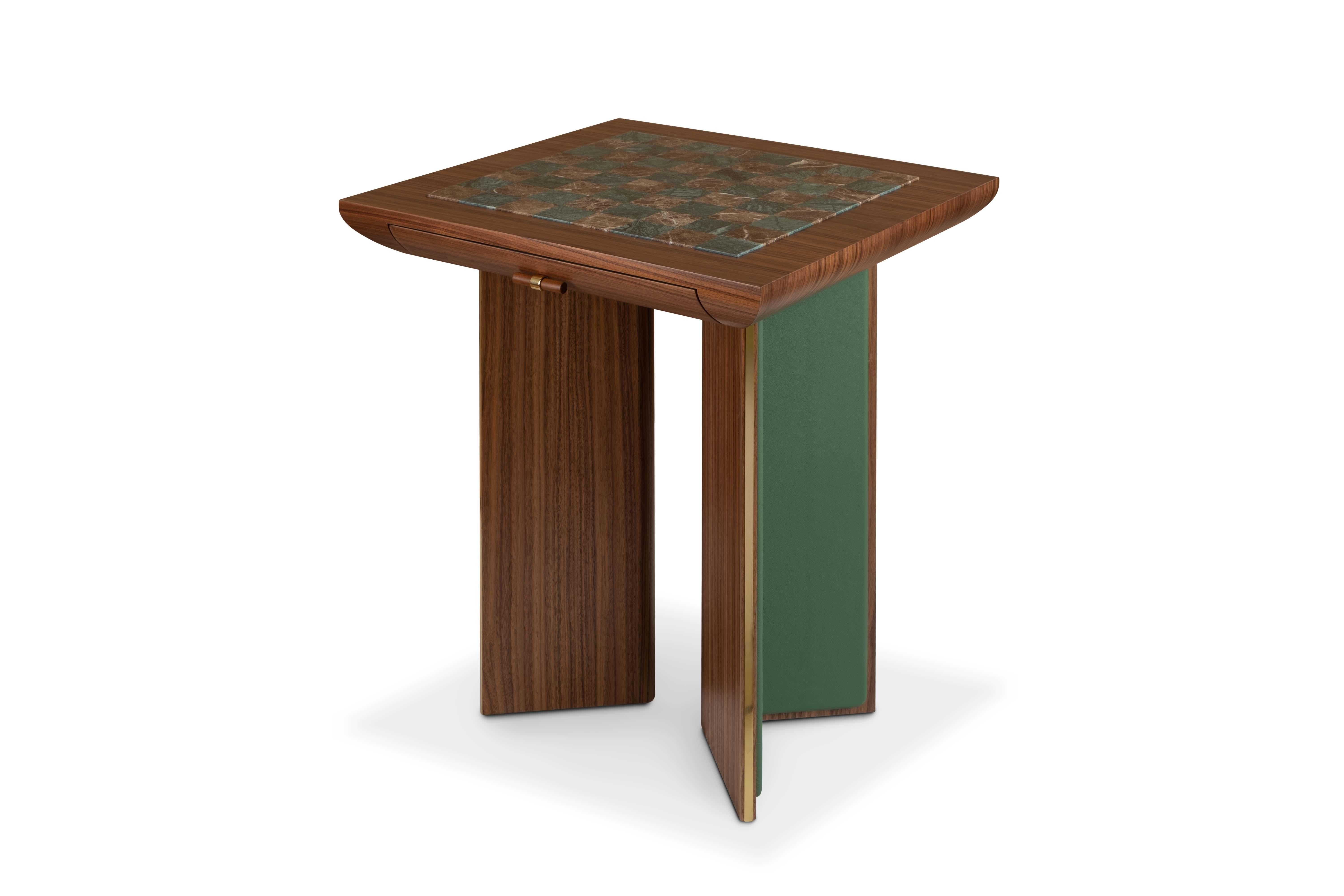 21st Century Howard Chess Table Walnut Wood In New Condition For Sale In RIO TINTO, PT