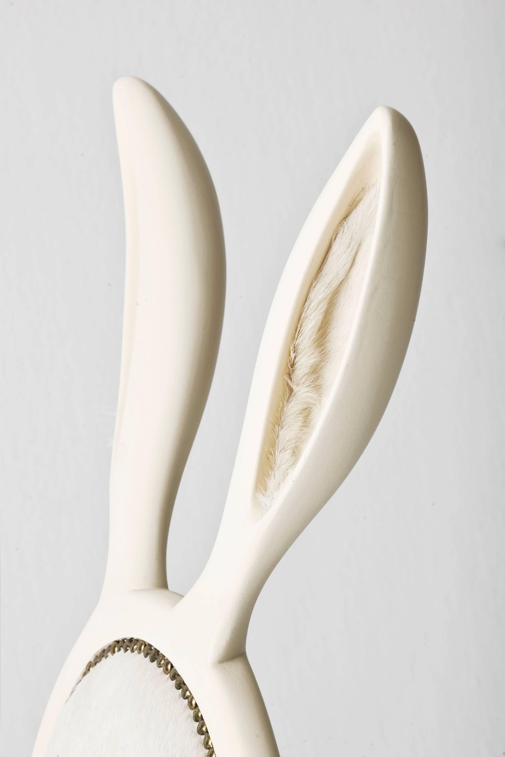 Turc Fauteuil hybride n° 2 du 21e siècle avec oreilles en forme de boule et cuir blanc en vente