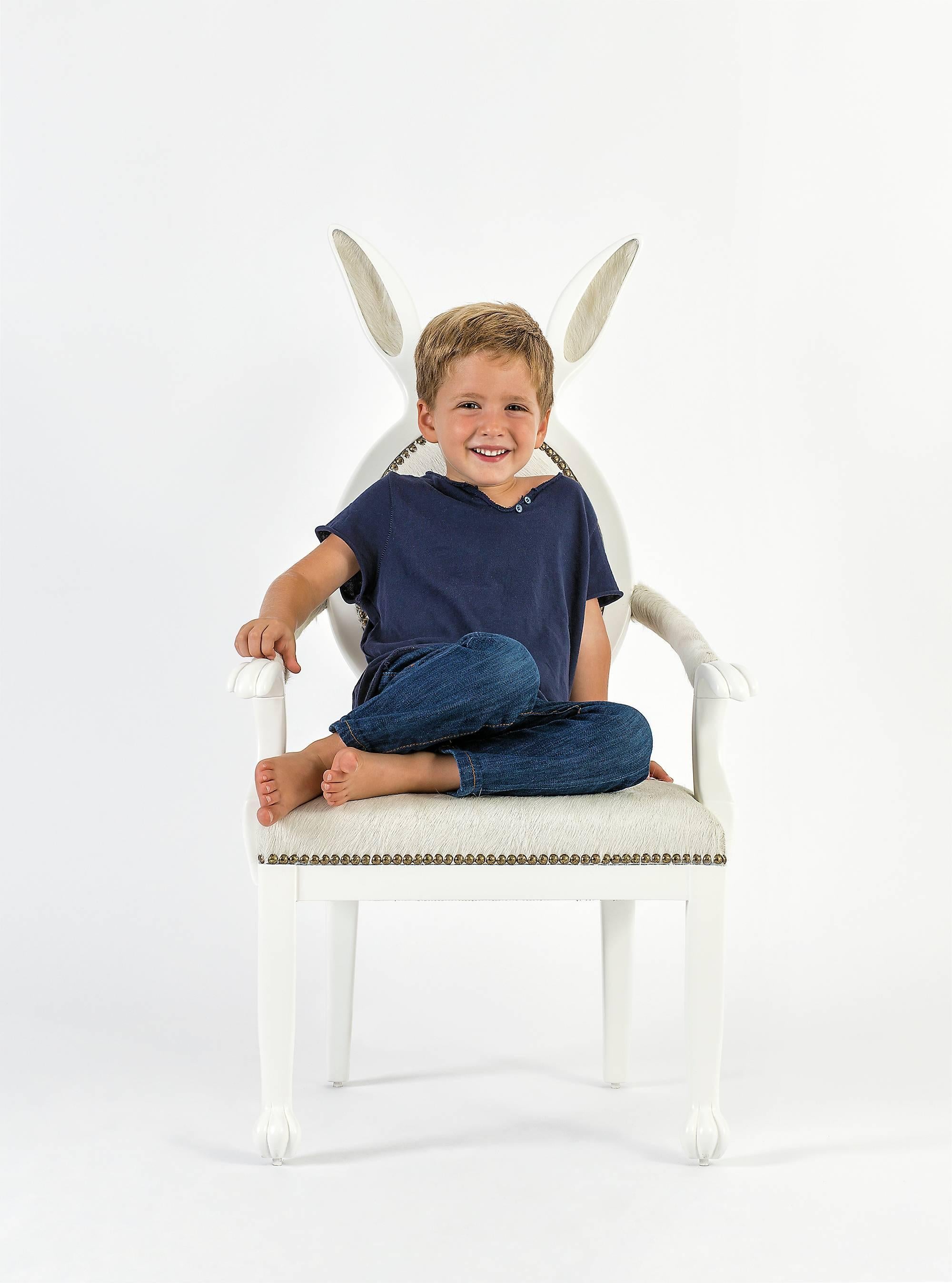 Arts and Crafts Fauteuil hybride n° 2 du 21e siècle pour enfants avec oreilles en forme de boule et cuir blanc en vente