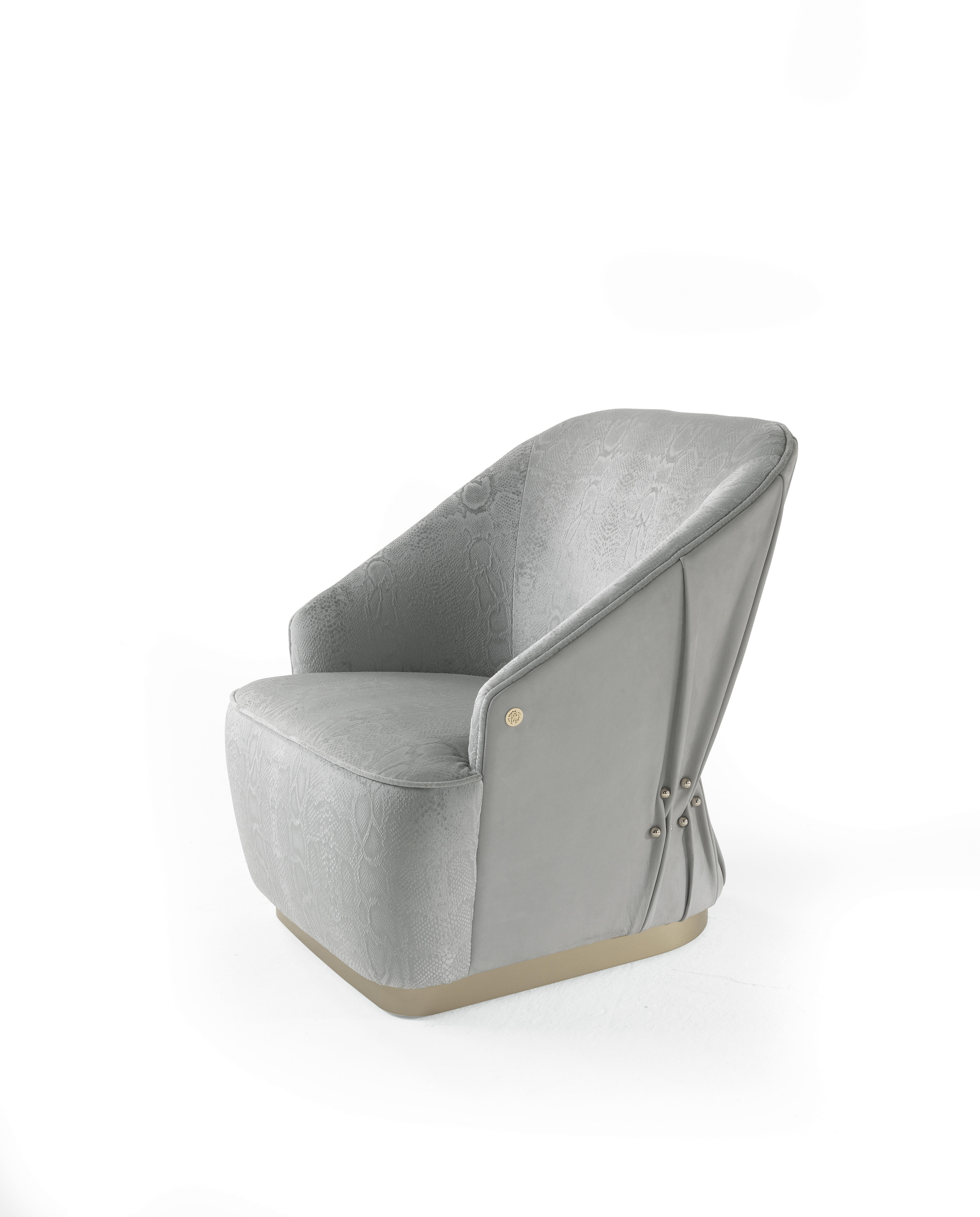 Modern 21st Century Inanda Armchair in Leather by Roberto Cavalli Home Interiors For Sale