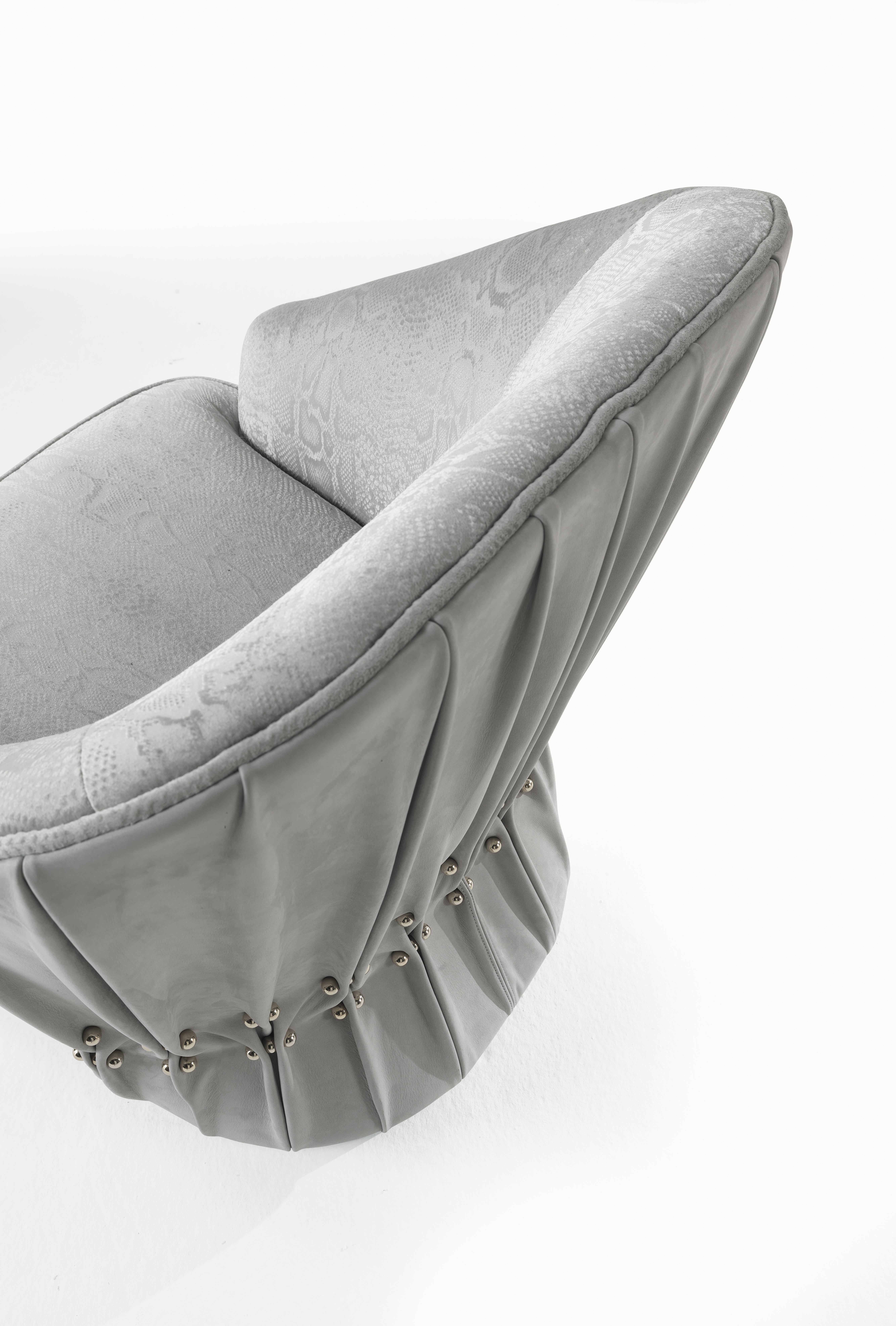 21st Century Inanda Armchair in Leather by Roberto Cavalli Home Interiors In New Condition For Sale In Cantù, Lombardia