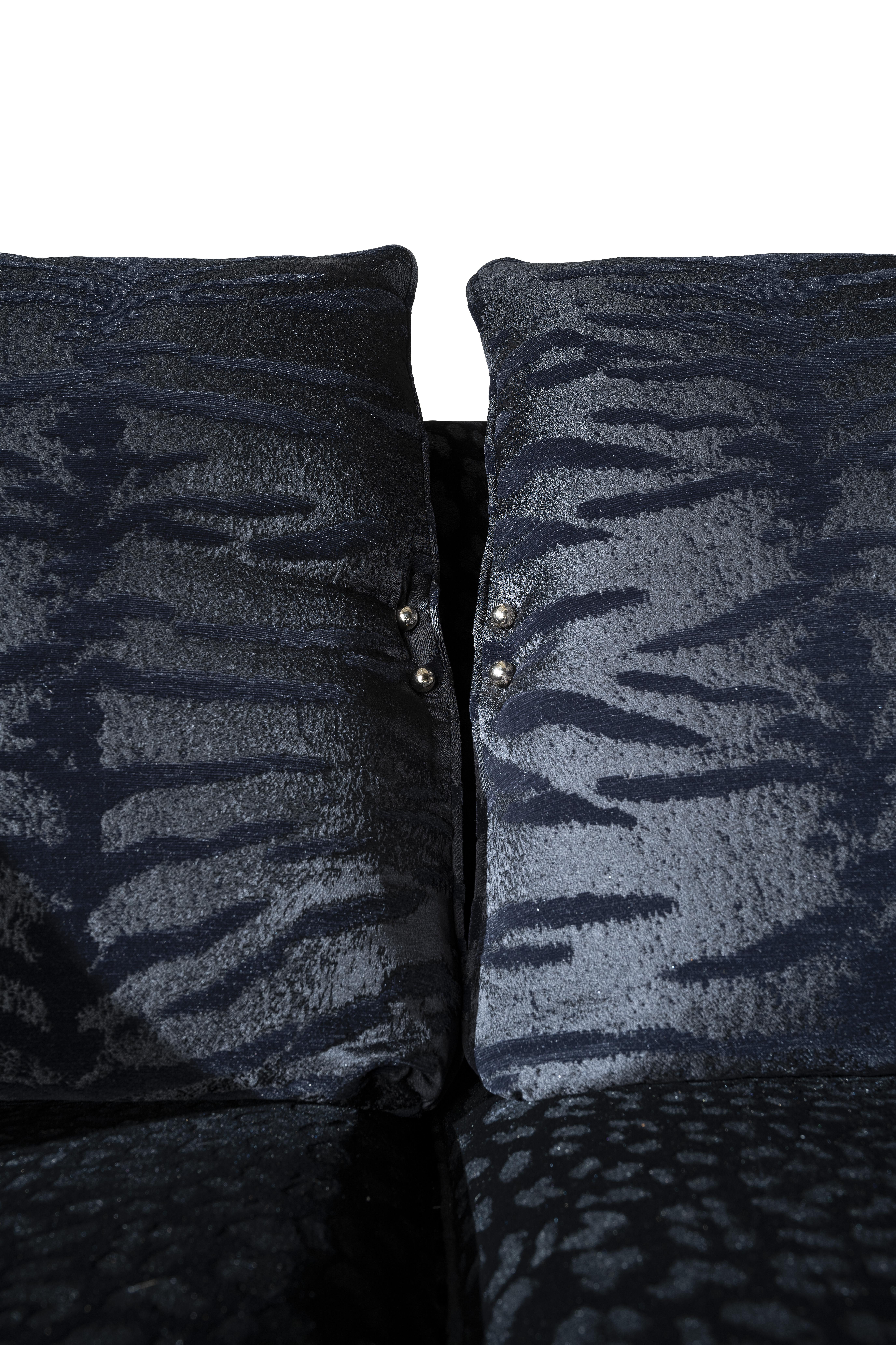 Inanda-Sofa des 21. Jahrhunderts aus schwarzem Stoff von Roberto Cavalli Home Interiors (Schaumstoff) im Angebot