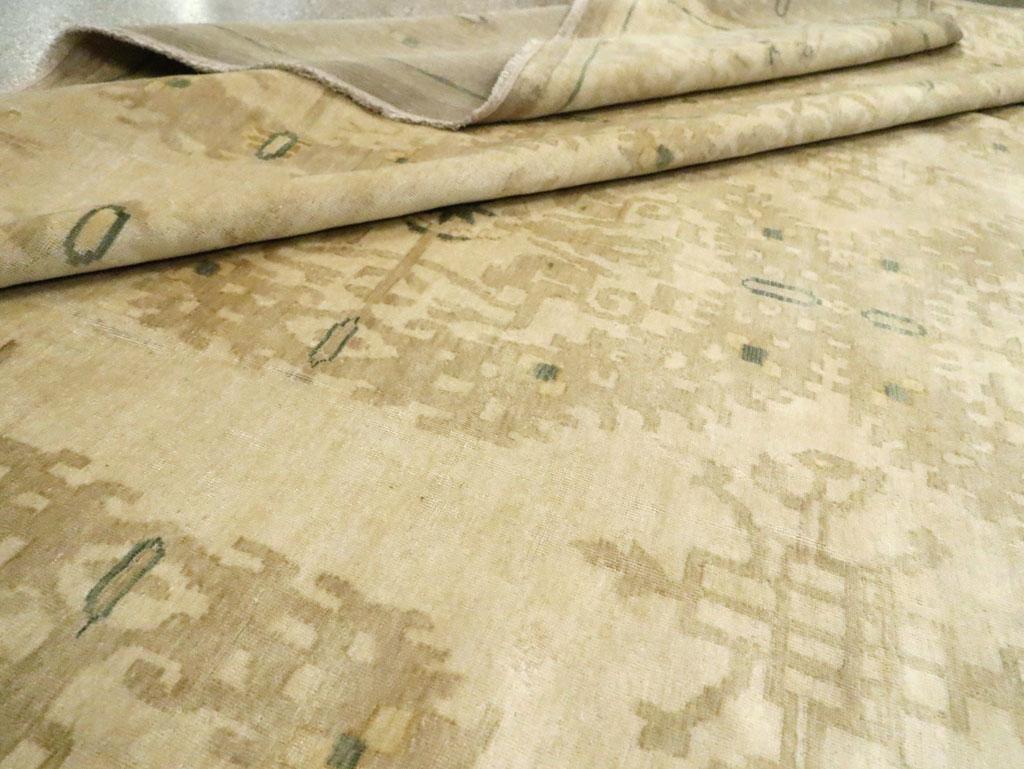 Indischer Lahore-Teppich in Übergröße aus dem 21. Jahrhundert (21. Jahrhundert und zeitgenössisch) im Angebot
