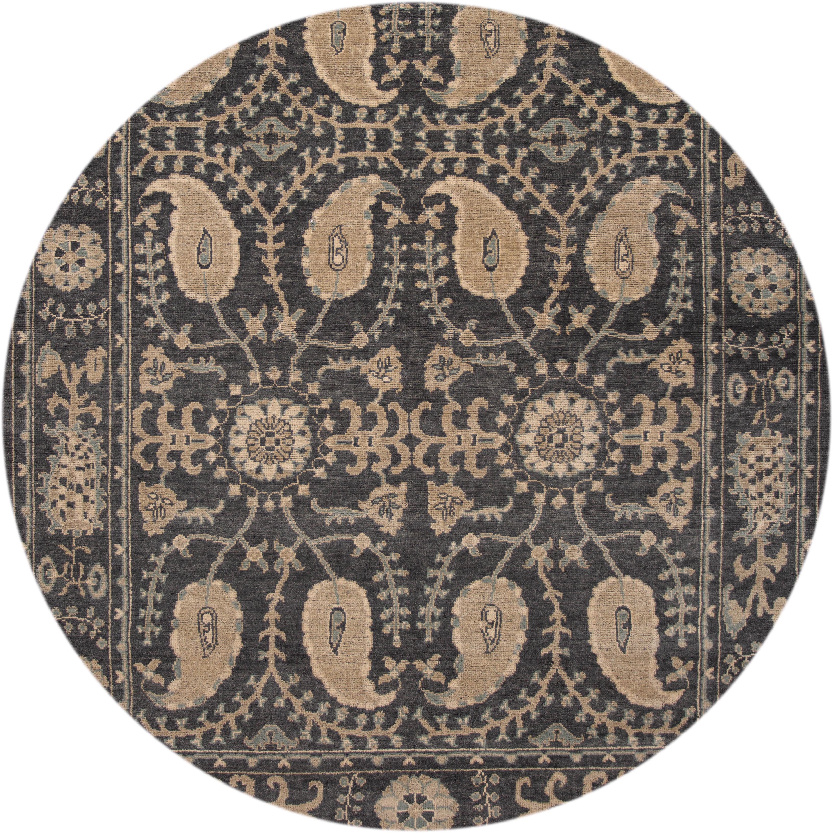 Beautiful contemporary Oushak rug, hand knotted wool with a dark gray field, ivory and tan accents in an all-over Classic motif, circa 2019.
This rug measures 9' 1