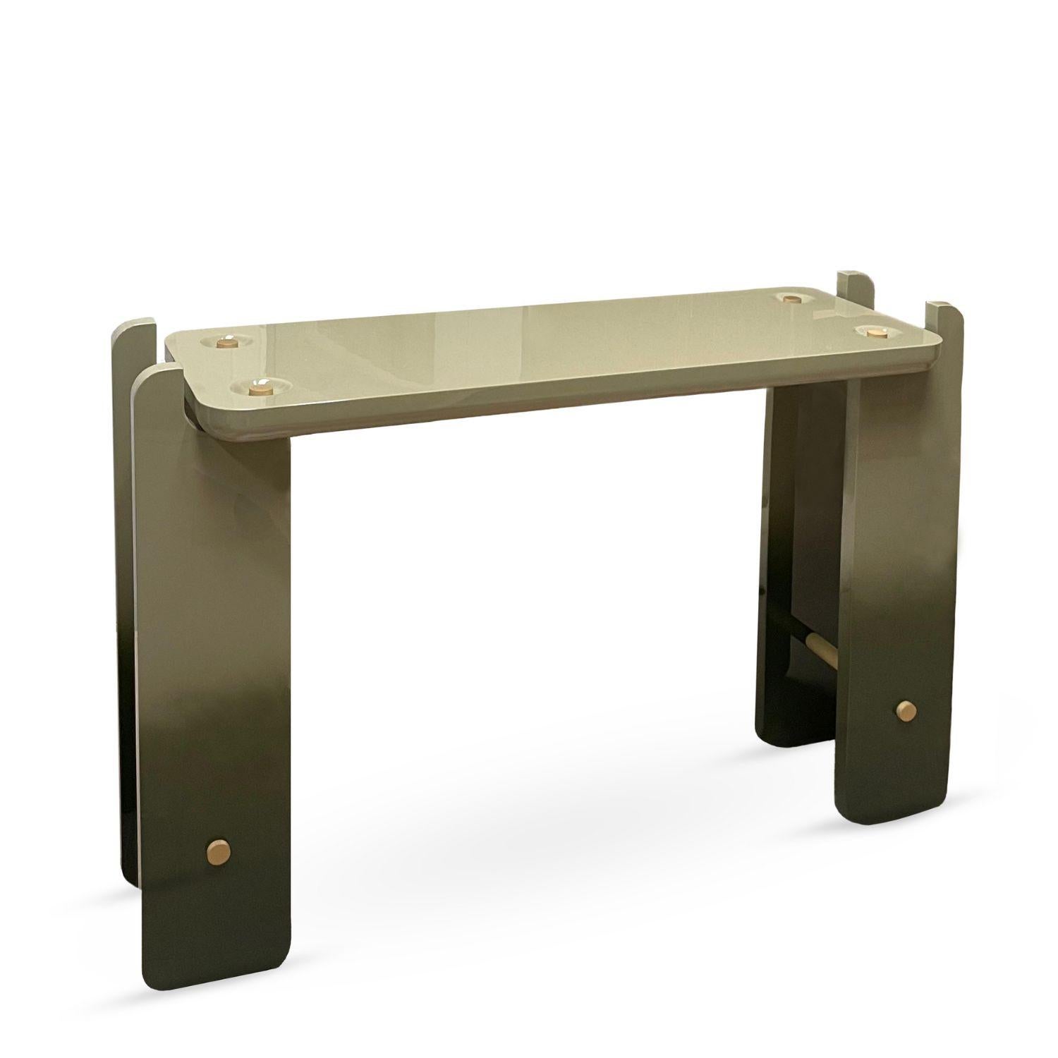 Ipanema Console Table, Ombre Effect with Brass Details, Handcrafted by Duistt

The rounded geometric shapes of the Ipanema series refer to the imagination of the well-known sidewalk in Rio de Janeiro. We wanted to invest in fresh finishes, and