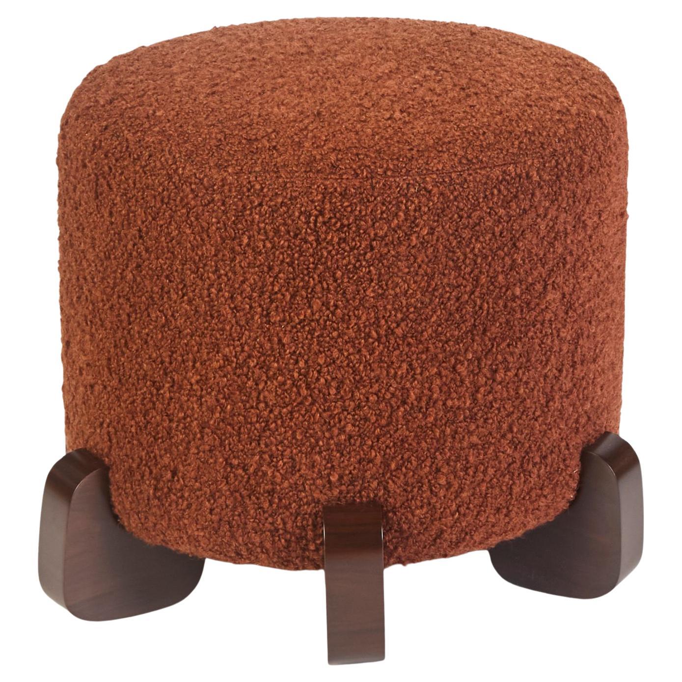 Sgabello Ipanema, COM e piedi in Oak Oak scurito di Duistt

Seguendo la serie Ipanema che fa riferimento all'immaginario del noto marciapiede di Rio de Janeiro. Gli sgabelli Ipanema sono disponibili in due versioni rivestite in un tessuto