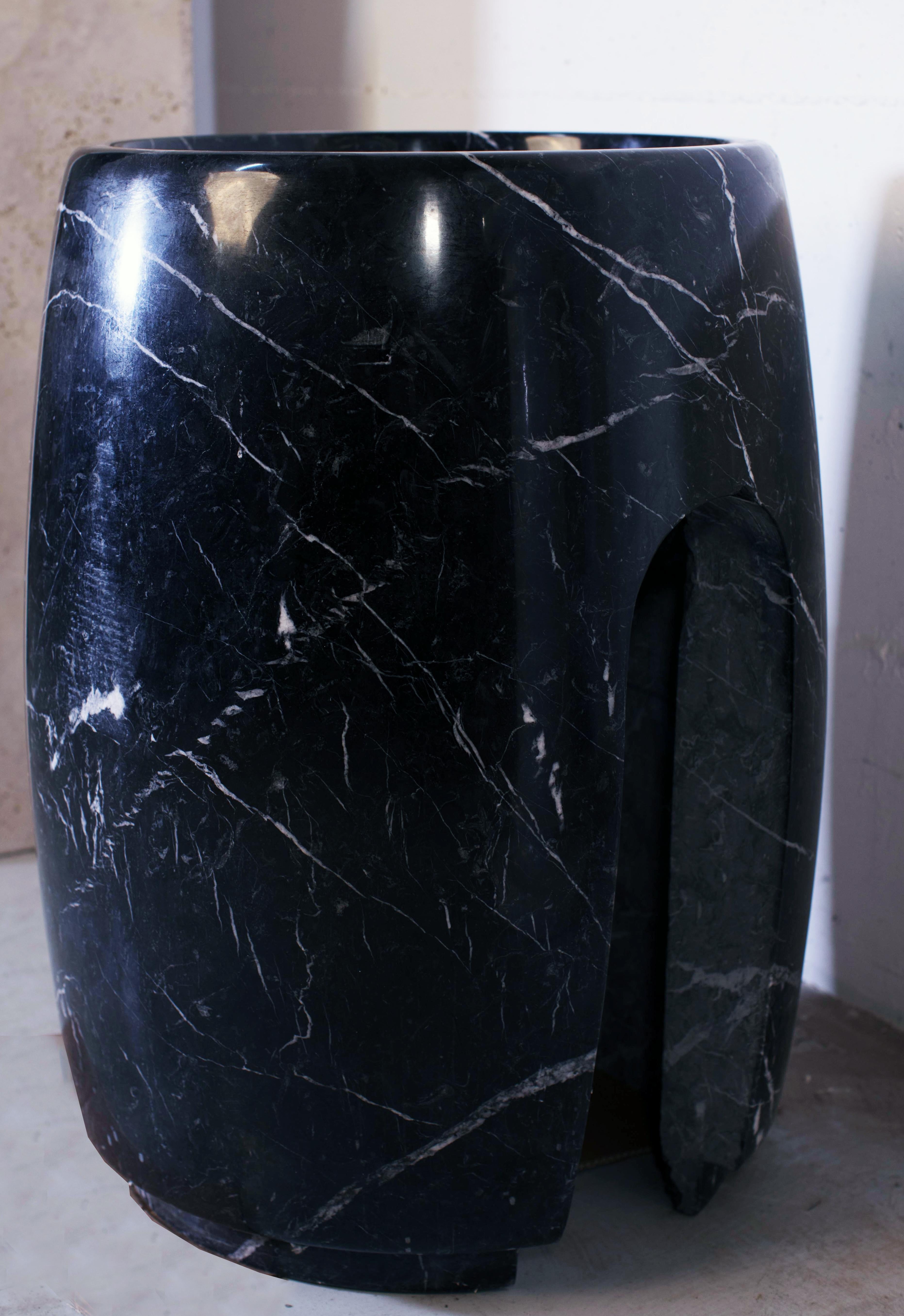 International Style 21st Century Italian Black and White Marble Sculpture Design Sink Freestanding For Sale