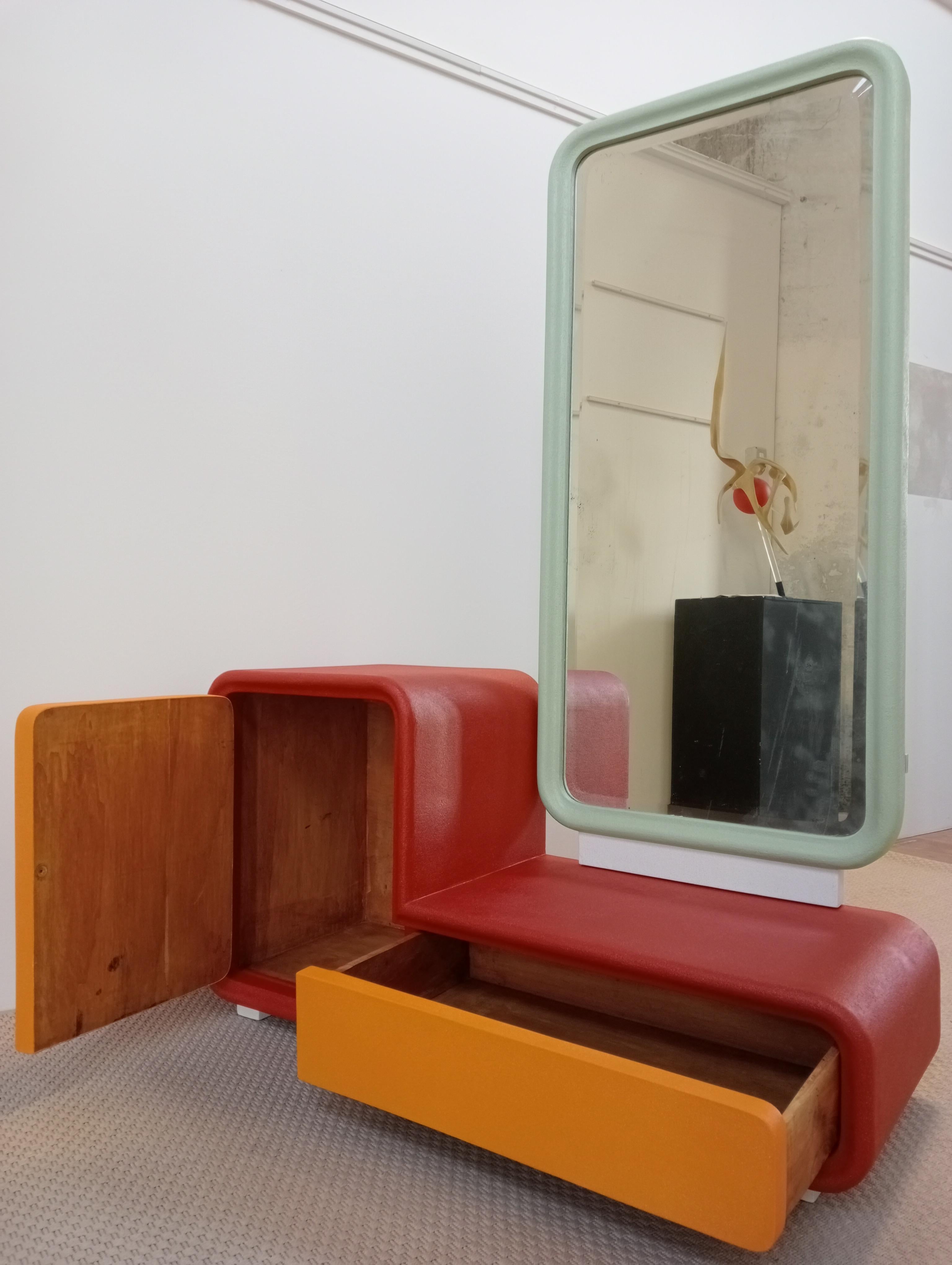 Cabinet with Mirror Italian Design Contemporary 21st Century Wood coloured Resin For Sale 4