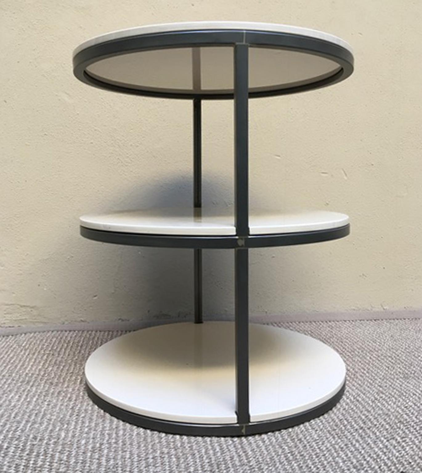 Italian Design Round Side Table in Lacquered Wood and Iron For Sale 3