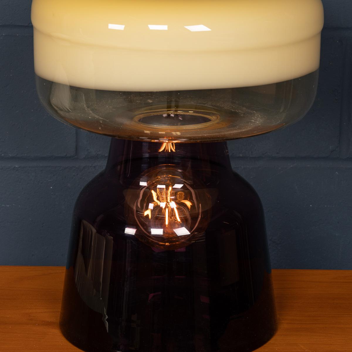 Verre de Murano Lampe de table italienne contemporaine du 21e siècle en verre soufflé à la main, Murano en vente