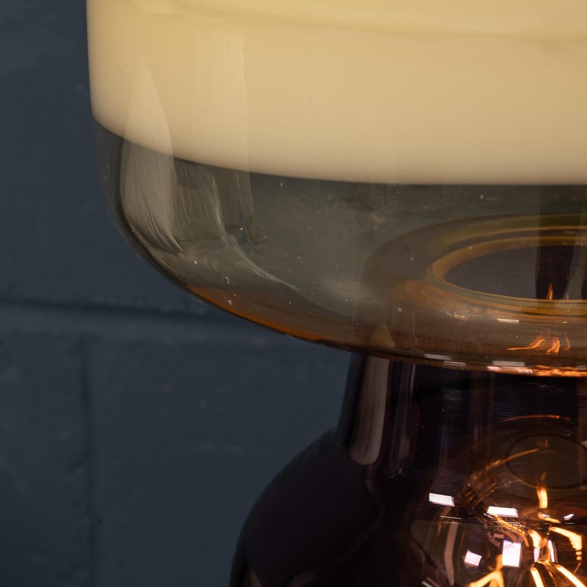 Lampe de table italienne contemporaine du 21e siècle en verre soufflé à la main, Murano en vente 2