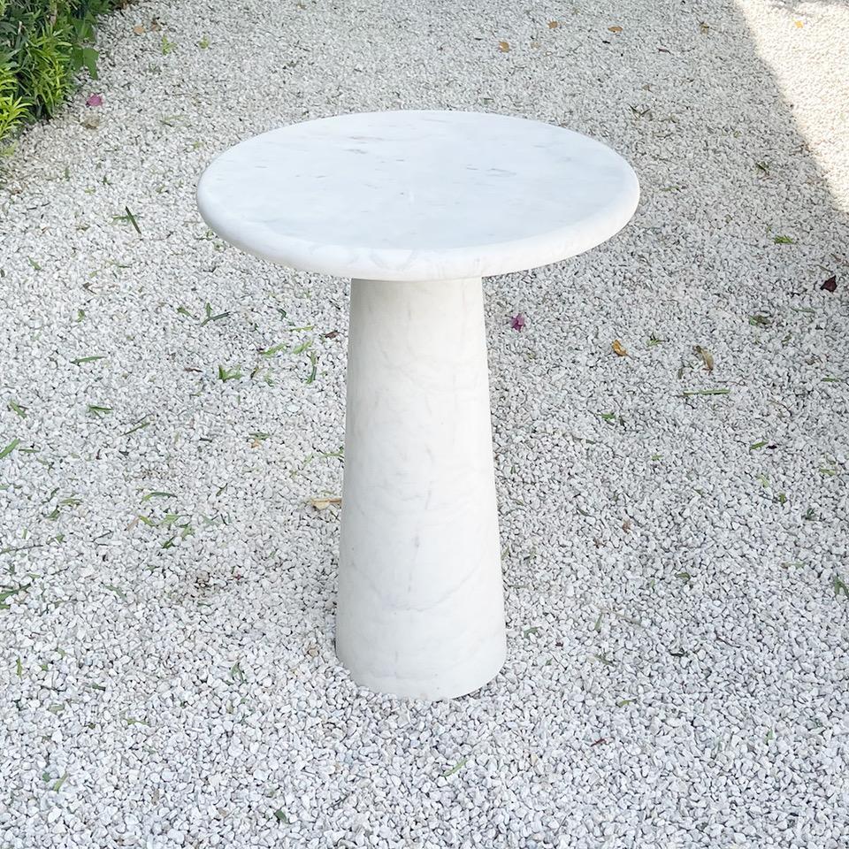 Mesa auxiliar de mármol circular minimalista contemporánea italiana del siglo XXI Italiano en venta