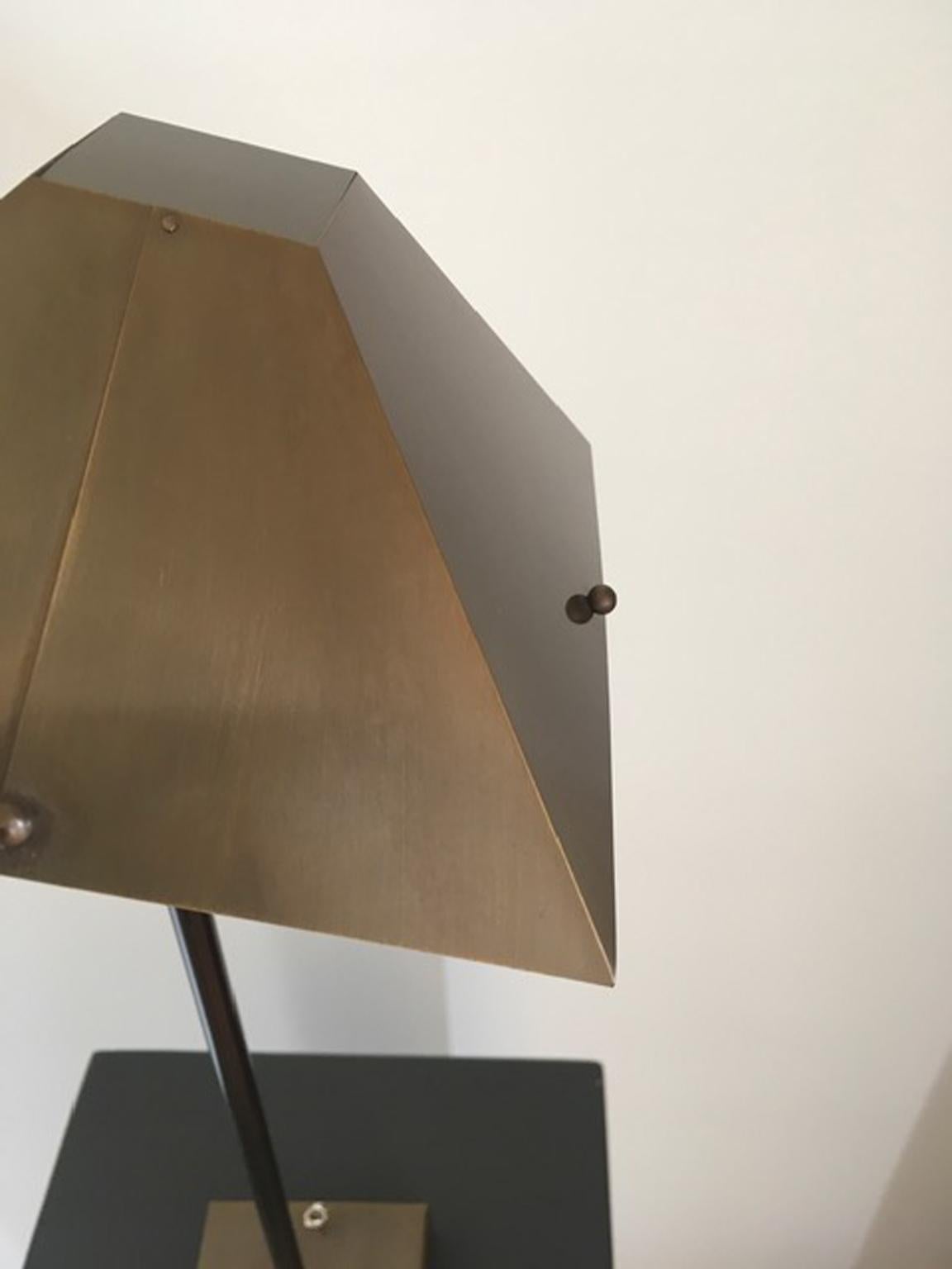 Cordless-Tischlampe aus brüniertem Messing, italienisches Design des 21. Jahrhunderts im Angebot 8