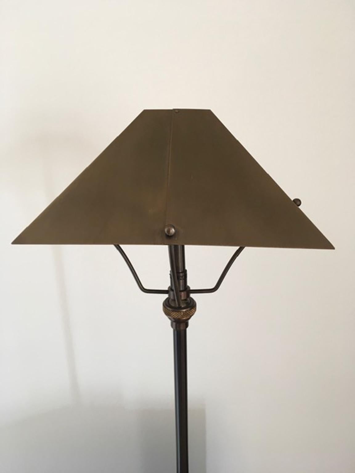 Cordless-Tischlampe aus brüniertem Messing, italienisches Design des 21. Jahrhunderts (Italienisch) im Angebot