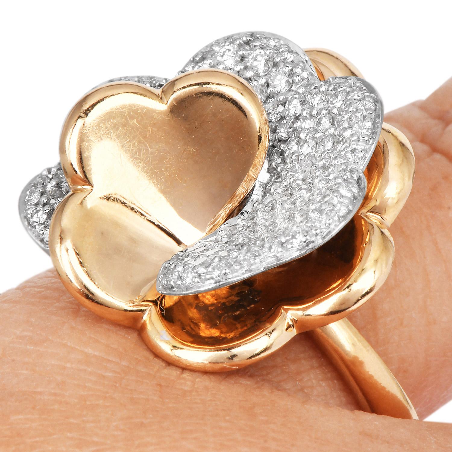 Bague cocktail italienne fleur en or 18 carats et diamants du 21e siècle en vente 4