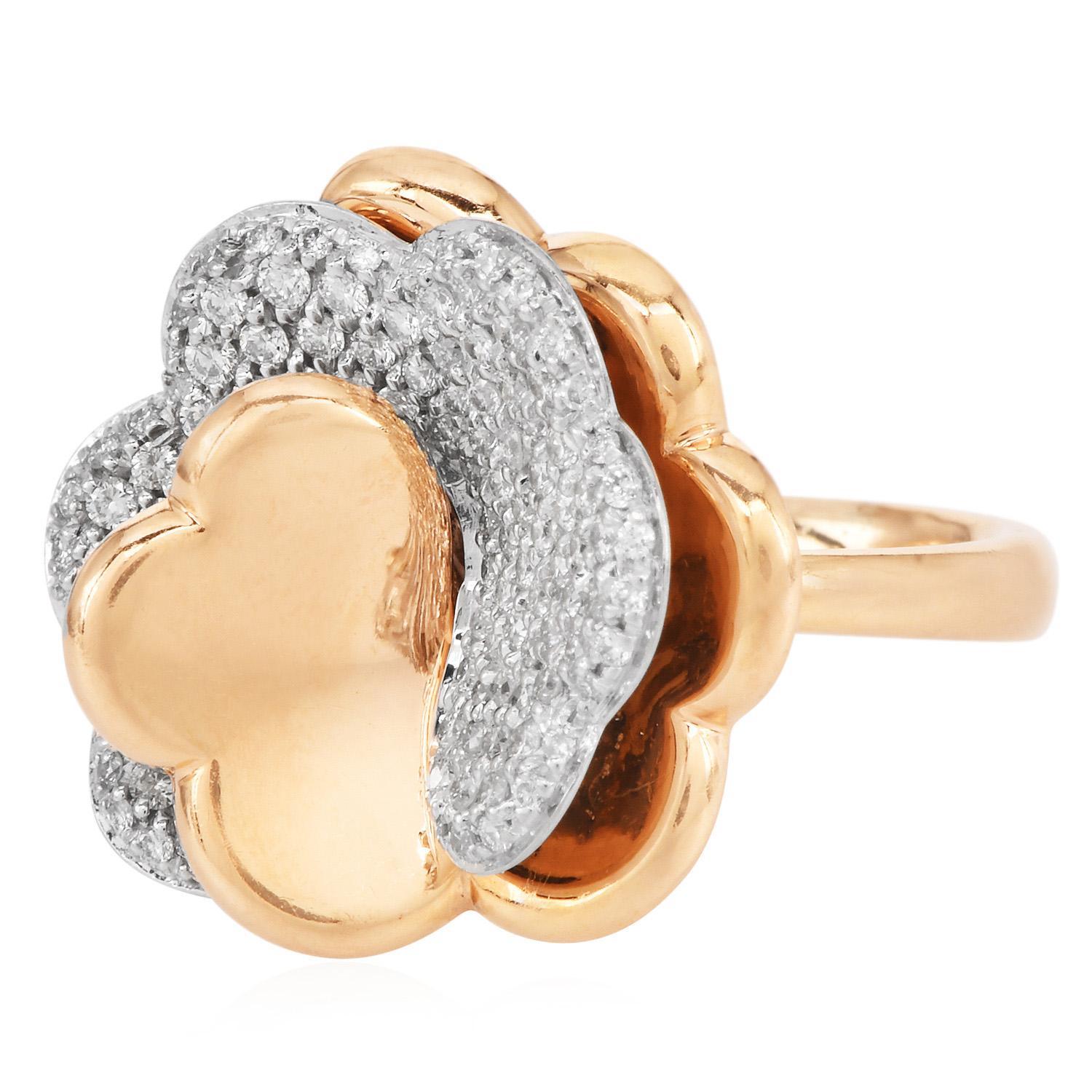 Taille ronde Bague cocktail italienne fleur en or 18 carats et diamants du 21e siècle en vente
