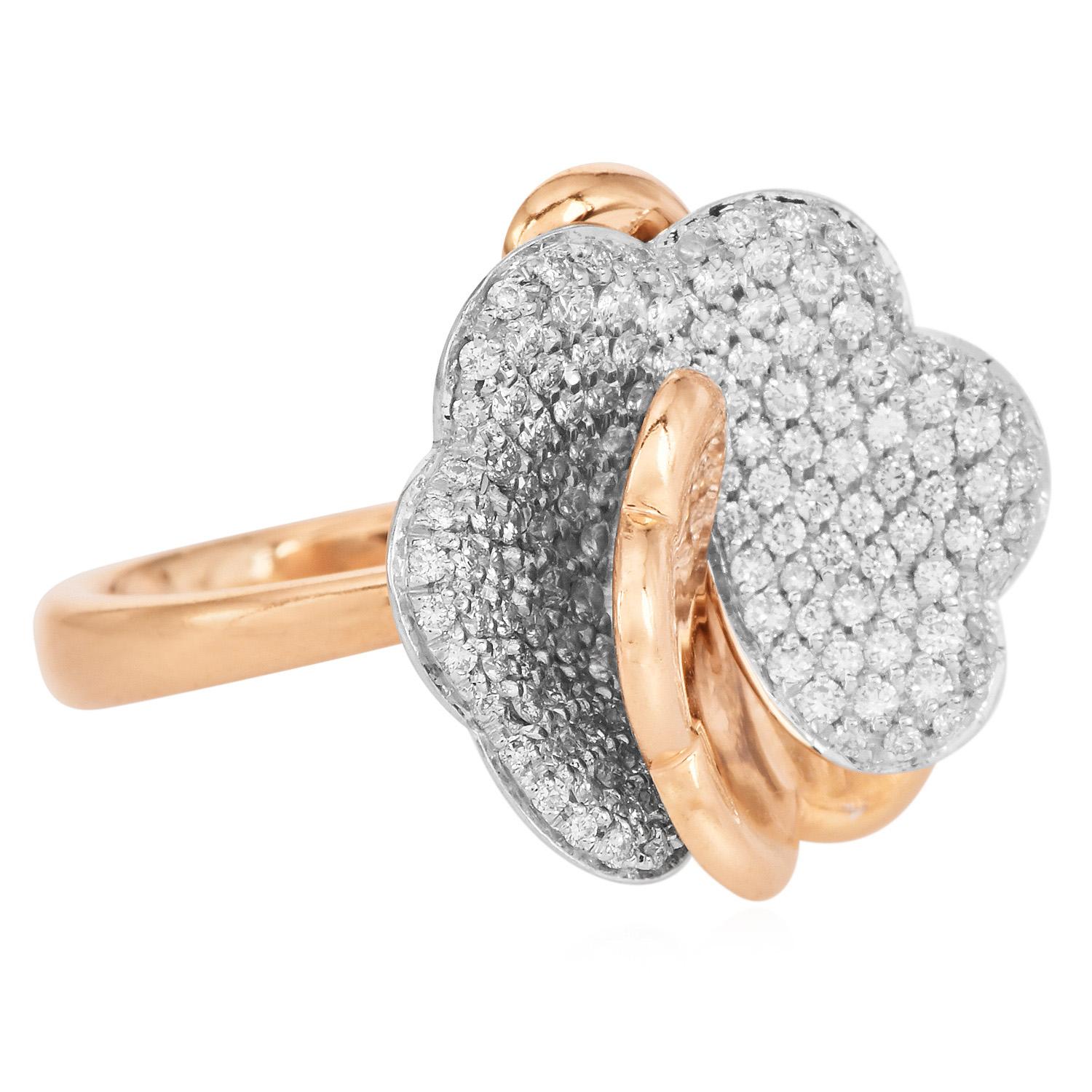 Bague cocktail italienne fleur en or 18 carats et diamants du 21e siècle en vente 2