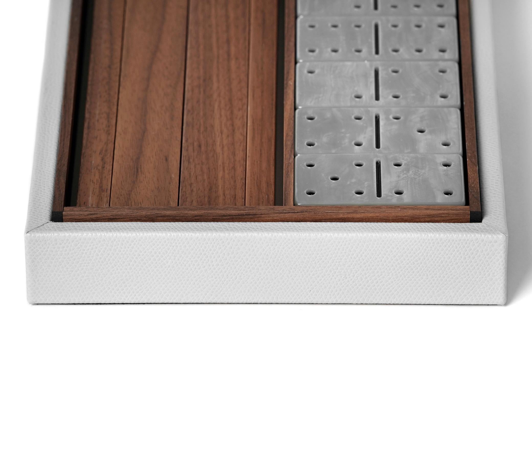 Italiano Domino italiano del XXI secolo in legno di noce e vera pelle di vitello in vendita