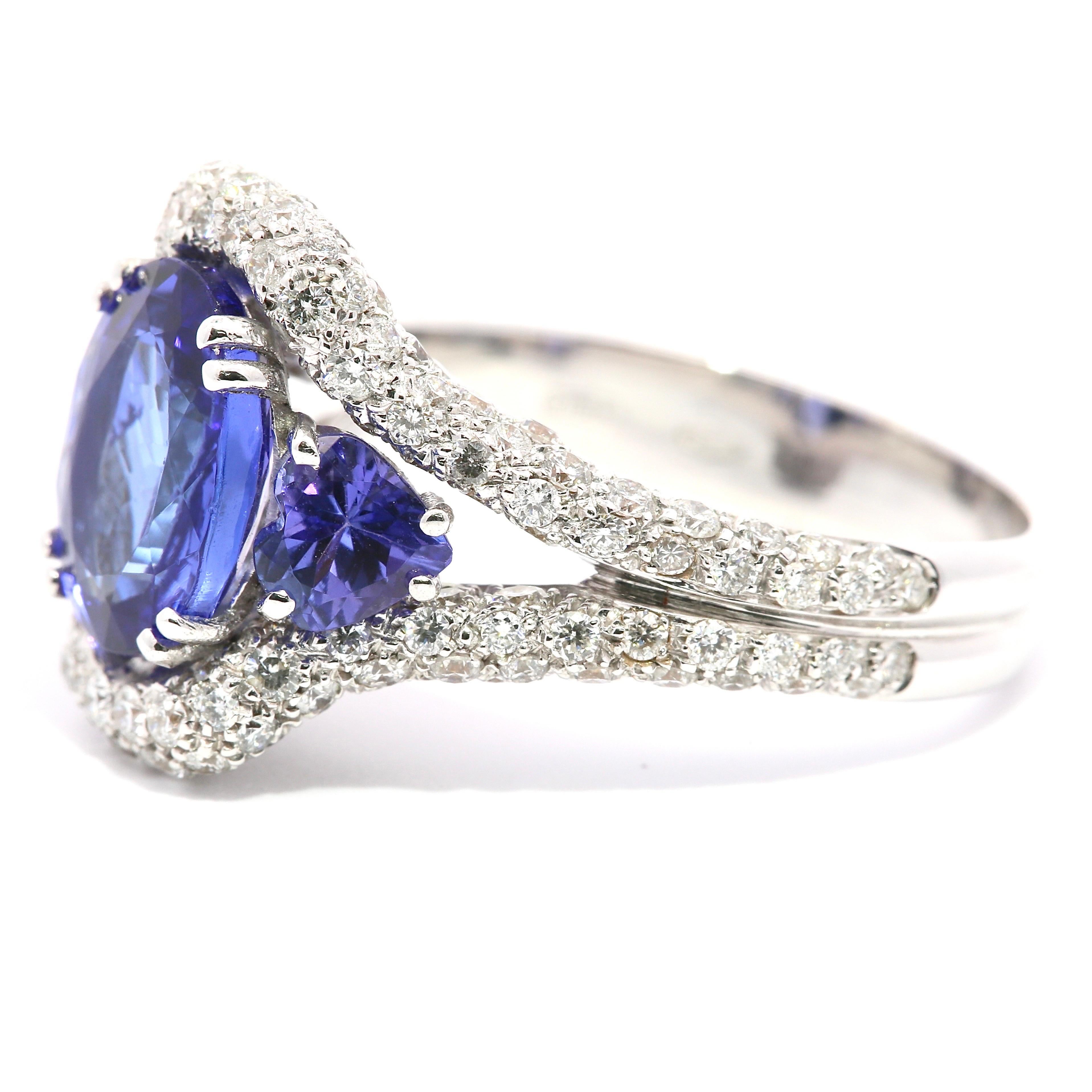Siglo XXI Anillo de tanzanita y diamantes 