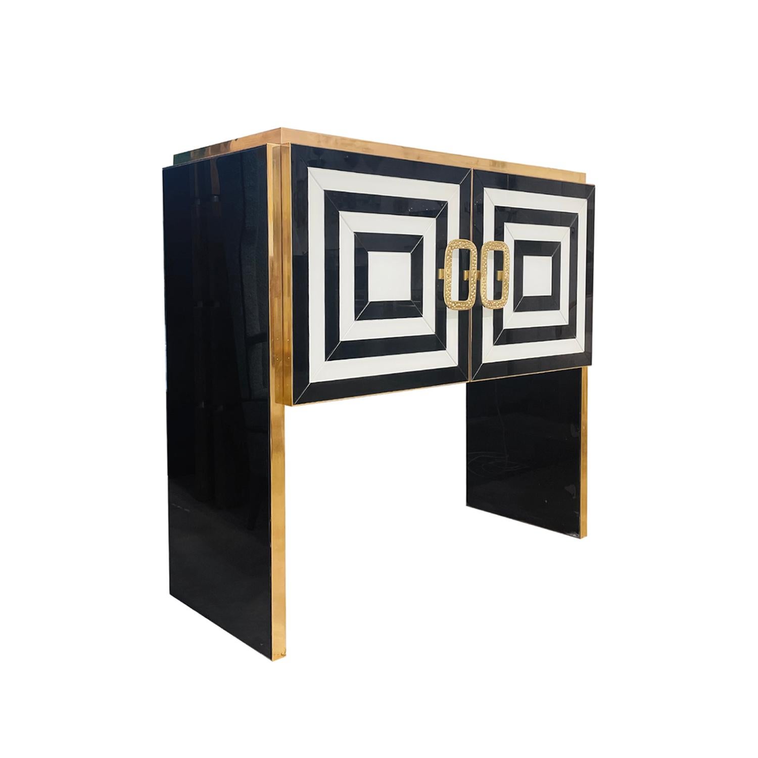 Polished 21st Century Italian Modern Murano Glass Sideboard - Illuminated Cabinet For Sale