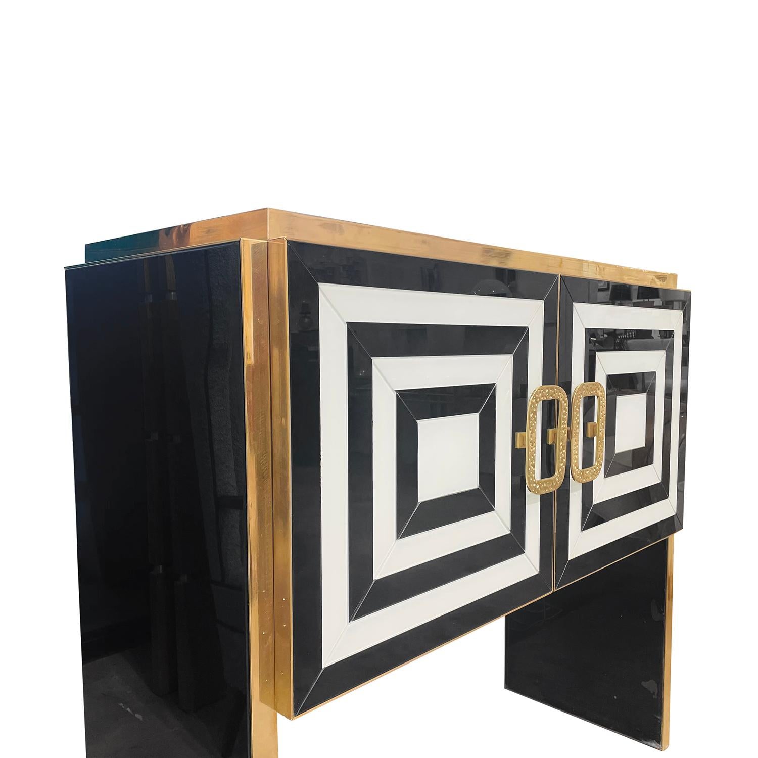 21st Century Italian Modern Murano Glass Sideboard - Illuminated Cabinet In Good Condition For Sale In West Palm Beach, FL